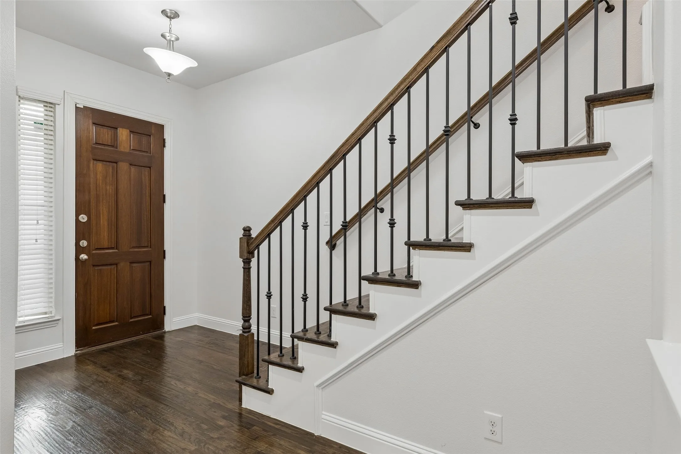Townhouse For Sale in Dallas County , 833 Rohan Drive, Richardson, Texas 75081, 3 Bedroom, 3 Bathroom, 2 Garage spaces, 2,012 Sqft, built in 2016, mls#21398749, Real Estate Agent in Richardson, Homes For Sale in Dallas county, Homes For Sale in Richardson, Realtor in Richardson Texas, Real Estate Brokerage Independent Realty Texas, Luminita Cordes Realtor