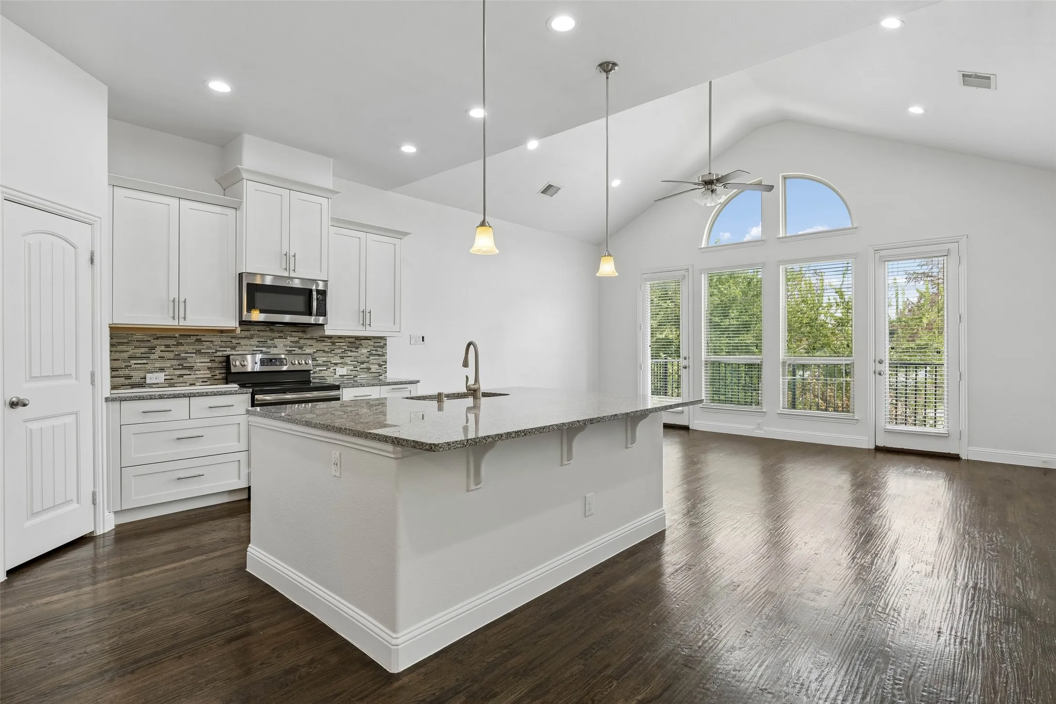 Townhouse For Sale in Dallas County , 833 Rohan Drive, Richardson, Texas 75081, 3 Bedroom, 3 Bathroom, 2 Garage spaces, 2,012 Sqft, built in 2016, mls#21398749, Real Estate Agent in Richardson, Homes For Sale in Dallas county, Homes For Sale in Richardson, Realtor in Richardson Texas, Real Estate Brokerage Independent Realty Texas, Luminita Cordes Realtor