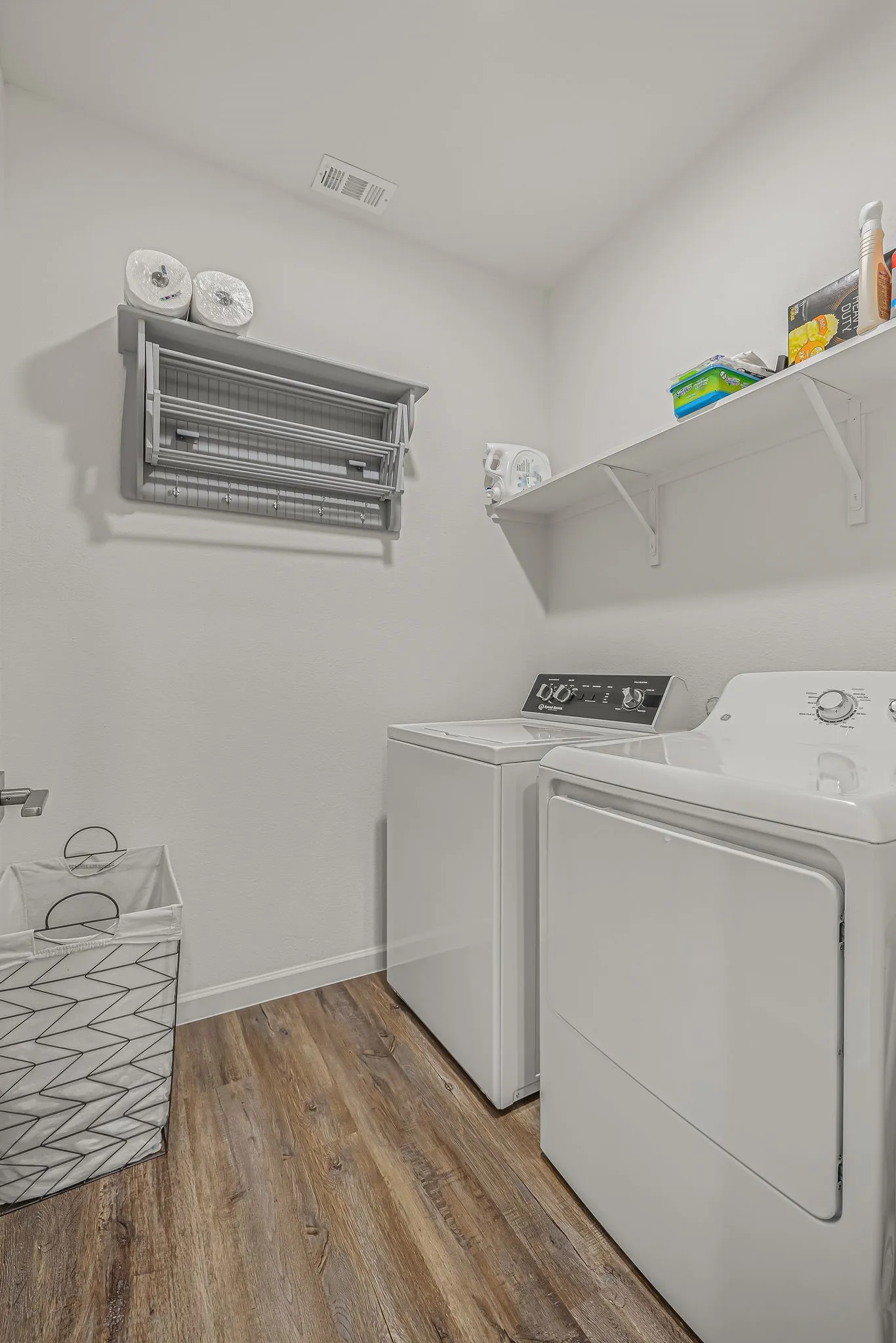 Single Family Residence For Rent in Tarrant County , 5332 Northfield Drive, Fort Worth, Texas 76179, 3 Bedroom, 2 Bathroom, 2 Garage spaces, 1,424 Sqft, built in 2020, mls#21401976, Real Estate Agent in Fort Worth, Homes For Rent in Tarrant county, Homes For Rent in Fort Worth, Realtor in Fort Worth Texas, Real Estate Brokerage Independent Realty Texas, Luminita Cordes Realtor