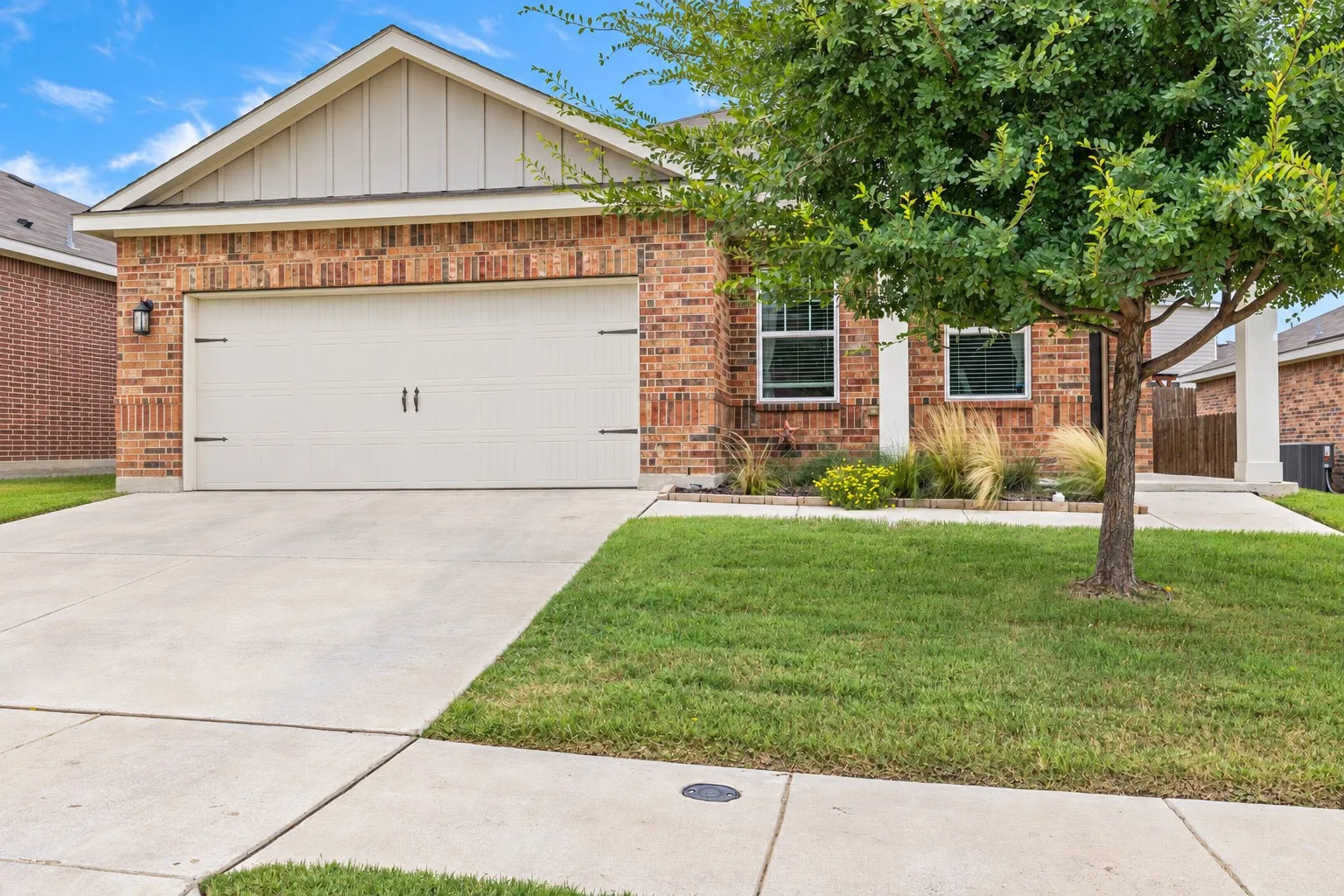 Single Family Residence For Rent in Tarrant County , 5332 Northfield Drive, Fort Worth, Texas 76179, 3 Bedroom, 2 Bathroom, 2 Garage spaces, 1,424 Sqft, built in 2020, mls#21401976, Real Estate Agent in Fort Worth, Homes For Rent in Tarrant county, Homes For Rent in Fort Worth, Realtor in Fort Worth Texas, Real Estate Brokerage Independent Realty Texas, Luminita Cordes Realtor