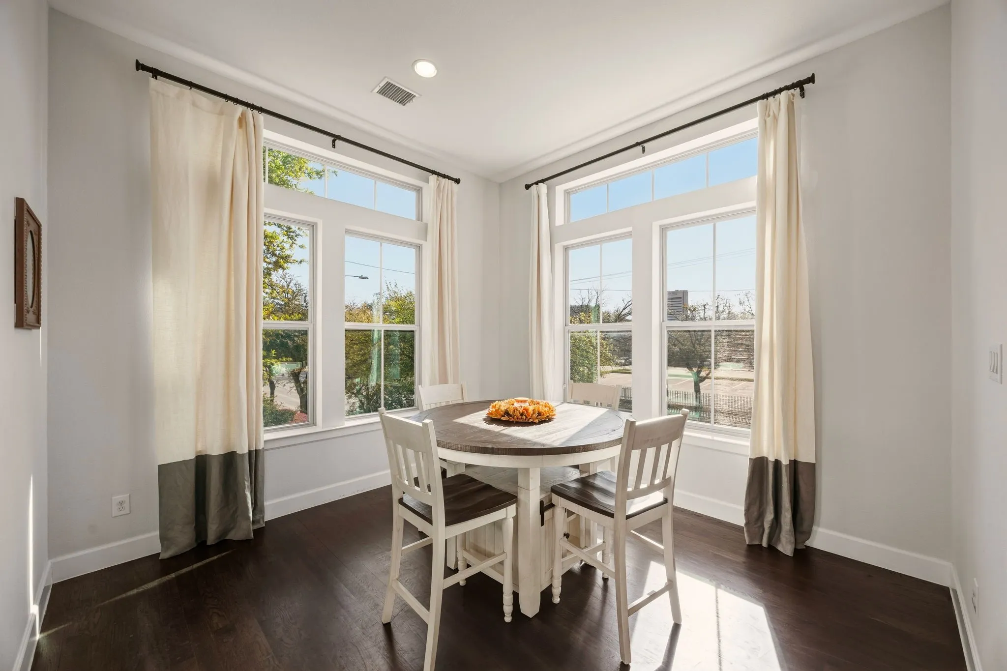 Single Family Residence For Rent in Dallas County , 730 Spanish Oaks Place, Dallas, Texas 75204, 3 Bedroom, 5 Bathroom, 2 Garage spaces, 2,354 Sqft, built in 2016, mls#21400562, Real Estate Agent in Dallas, Homes For Rent in Dallas county, Homes For Rent in Dallas, Realtor in Dallas Texas, Real Estate Brokerage Independent Realty Texas, Luminita Cordes Realtor