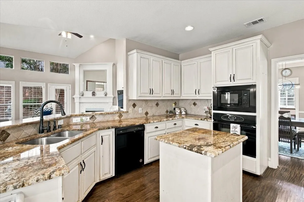 Single Family Residence For Sale in Collin County , 9205 Cedardale Drive, Plano, Texas 75025, 4 Bedroom, 4 Bathroom, 2 Garage spaces, 2,865 Sqft, built in 1999, mls#21401298, Real Estate Agent in Plano, Homes For Sale in Collin county, Homes For Sale in Plano, Realtor in Plano Texas, Real Estate Brokerage Independent Realty Texas, Luminita Cordes Realtor