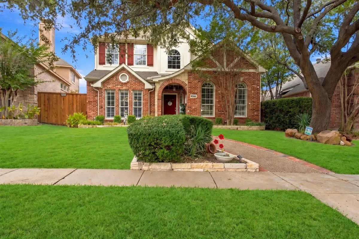 Single Family Residence For Sale in Collin County , 9205 Cedardale Drive, Plano, Texas 75025, 4 Bedroom, 4 Bathroom, 2 Garage spaces, 2,865 Sqft, built in 1999, mls#21401298, Real Estate Agent in Plano, Homes For Sale in Collin county, Homes For Sale in Plano, Realtor in Plano Texas, Real Estate Brokerage Independent Realty Texas, Luminita Cordes Realtor