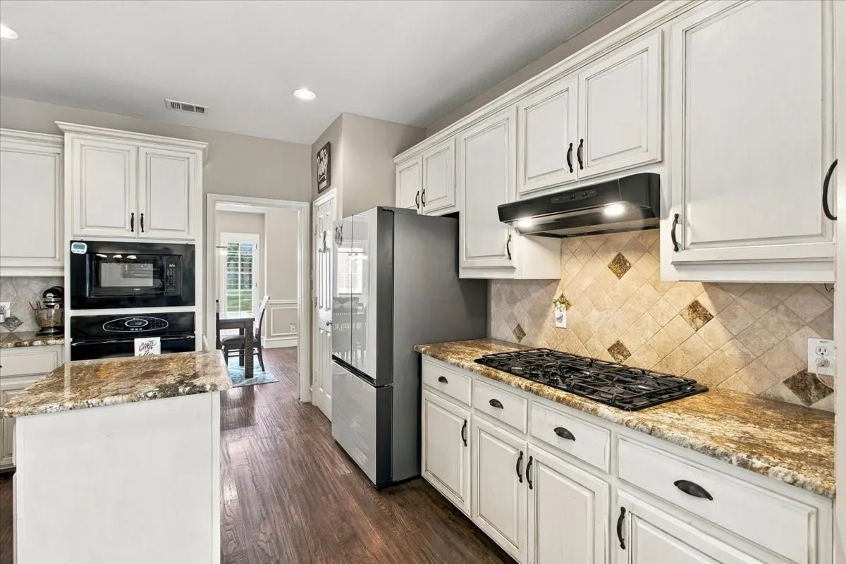 Single Family Residence For Sale in Collin County , 9205 Cedardale Drive, Plano, Texas 75025, 4 Bedroom, 4 Bathroom, 2 Garage spaces, 2,865 Sqft, built in 1999, mls#21401298, Real Estate Agent in Plano, Homes For Sale in Collin county, Homes For Sale in Plano, Realtor in Plano Texas, Real Estate Brokerage Independent Realty Texas, Luminita Cordes Realtor