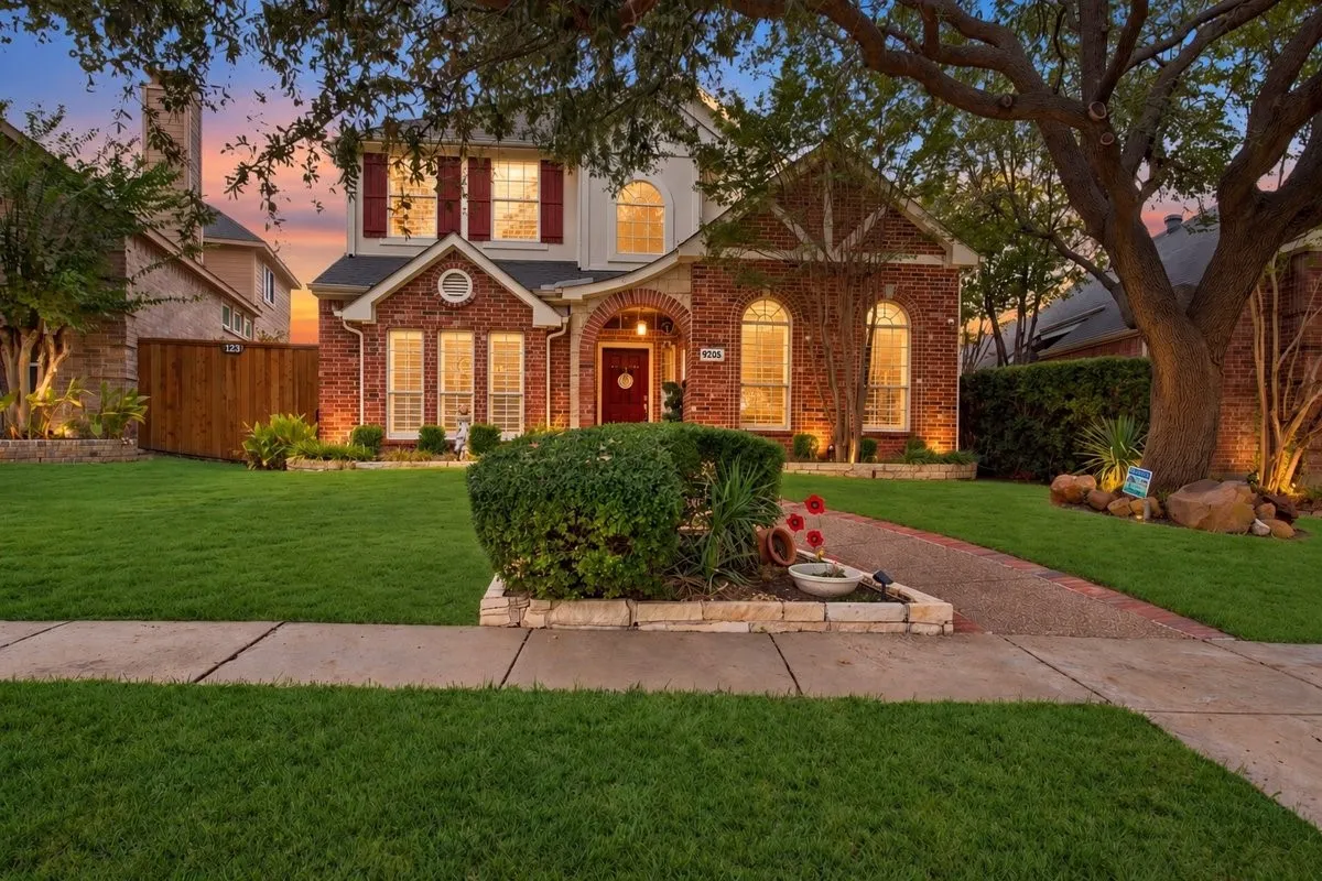 Single Family Residence For Sale in Collin County , 9205 Cedardale Drive, Plano, Texas 75025, 4 Bedroom, 4 Bathroom, 2 Garage spaces, 2,865 Sqft, built in 1999, mls#21401298, Real Estate Agent in Plano, Homes For Sale in Collin county, Homes For Sale in Plano, Realtor in Plano Texas, Real Estate Brokerage Independent Realty Texas, Luminita Cordes Realtor