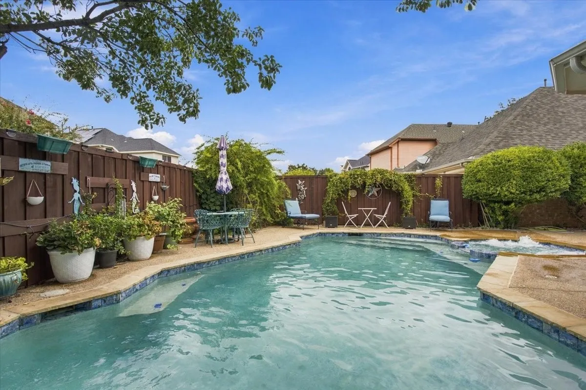 Single Family Residence For Sale in Collin County , 9205 Cedardale Drive, Plano, Texas 75025, 4 Bedroom, 4 Bathroom, 2 Garage spaces, 2,865 Sqft, built in 1999, mls#21401298, Real Estate Agent in Plano, Homes For Sale in Collin county, Homes For Sale in Plano, Realtor in Plano Texas, Real Estate Brokerage Independent Realty Texas, Luminita Cordes Realtor