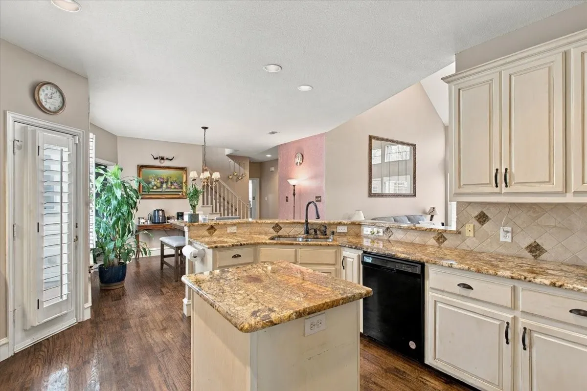 Single Family Residence For Sale in Collin County , 9205 Cedardale Drive, Plano, Texas 75025, 4 Bedroom, 4 Bathroom, 2 Garage spaces, 2,865 Sqft, built in 1999, mls#21401298, Real Estate Agent in Plano, Homes For Sale in Collin county, Homes For Sale in Plano, Realtor in Plano Texas, Real Estate Brokerage Independent Realty Texas, Luminita Cordes Realtor