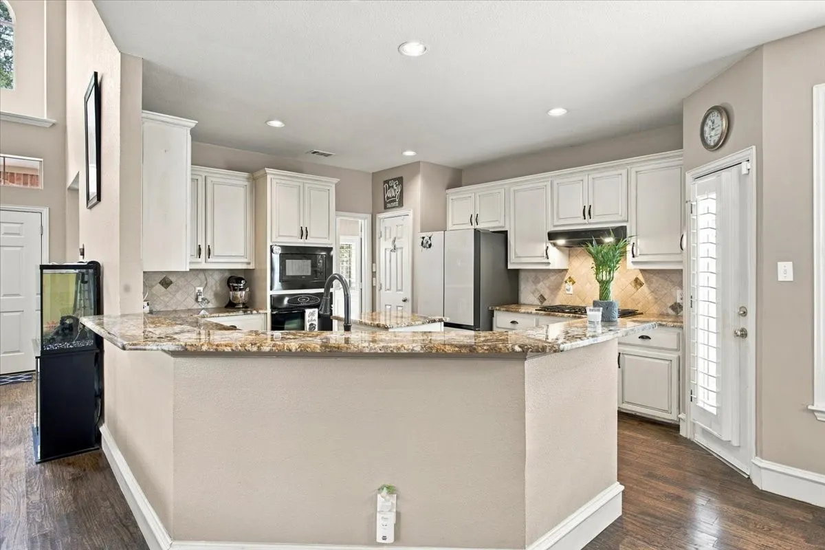 Single Family Residence For Sale in Collin County , 9205 Cedardale Drive, Plano, Texas 75025, 4 Bedroom, 4 Bathroom, 2 Garage spaces, 2,865 Sqft, built in 1999, mls#21401298, Real Estate Agent in Plano, Homes For Sale in Collin county, Homes For Sale in Plano, Realtor in Plano Texas, Real Estate Brokerage Independent Realty Texas, Luminita Cordes Realtor
