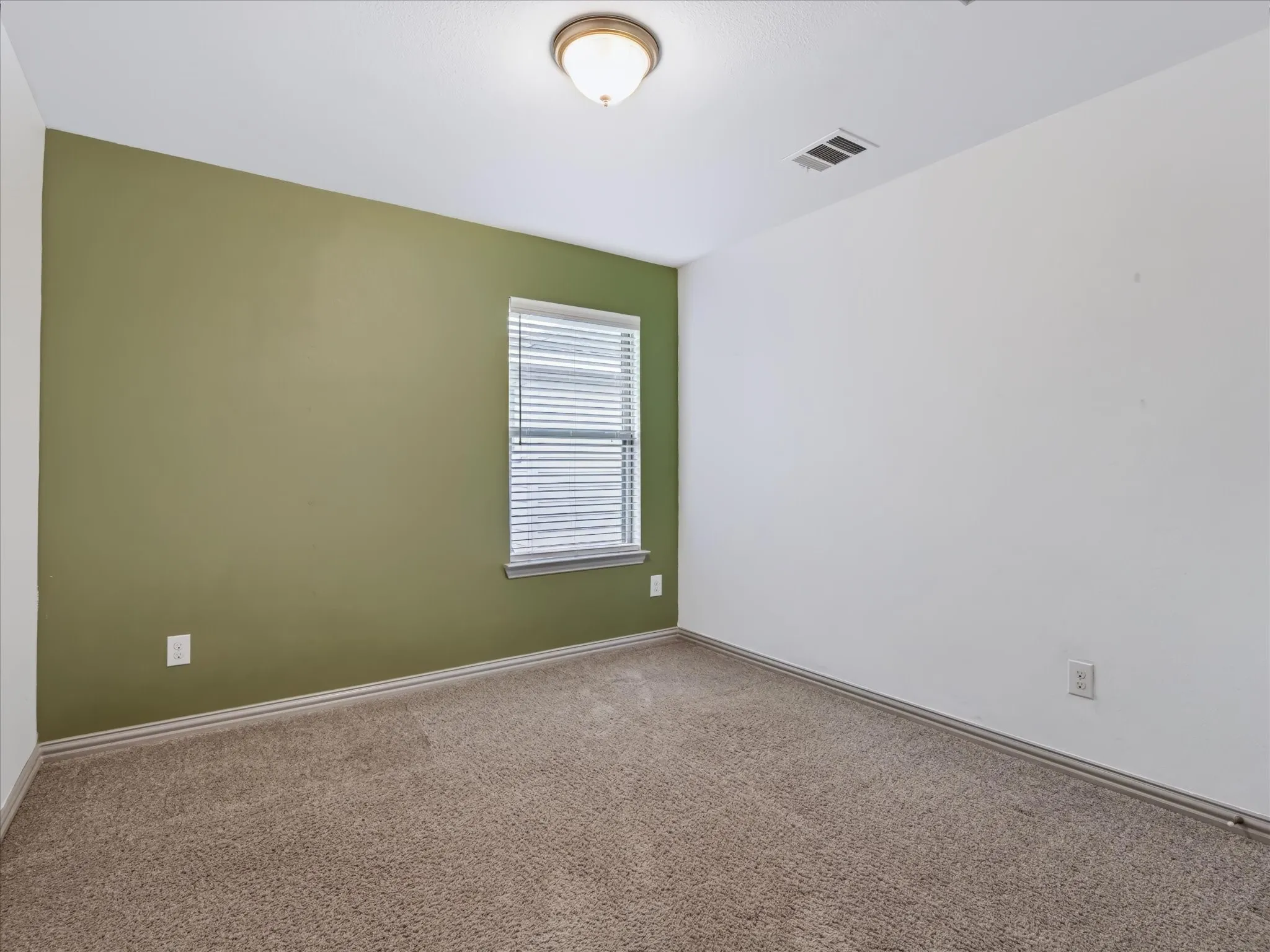 Single Family Residence For Sale in Denton County , 1387 Bonanza Lane, Lewisville, Texas 75077, 3 Bedroom, 3 Bathroom, 2 Garage spaces, 2,034 Sqft, built in 2019, mls#21395215, Real Estate Agent in Lewisville, Homes For Sale in Denton county, Homes For Sale in Lewisville, Realtor in Lewisville Texas, Real Estate Brokerage Independent Realty Texas, Luminita Cordes Realtor