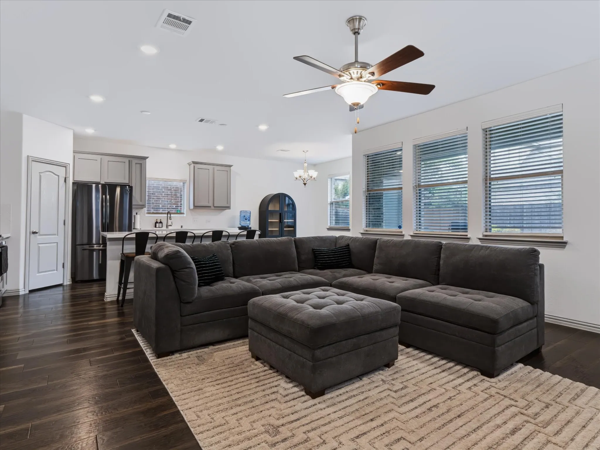 Single Family Residence For Sale in Denton County , 1387 Bonanza Lane, Lewisville, Texas 75077, 3 Bedroom, 3 Bathroom, 2 Garage spaces, 2,034 Sqft, built in 2019, mls#21395215, Real Estate Agent in Lewisville, Homes For Sale in Denton county, Homes For Sale in Lewisville, Realtor in Lewisville Texas, Real Estate Brokerage Independent Realty Texas, Luminita Cordes Realtor