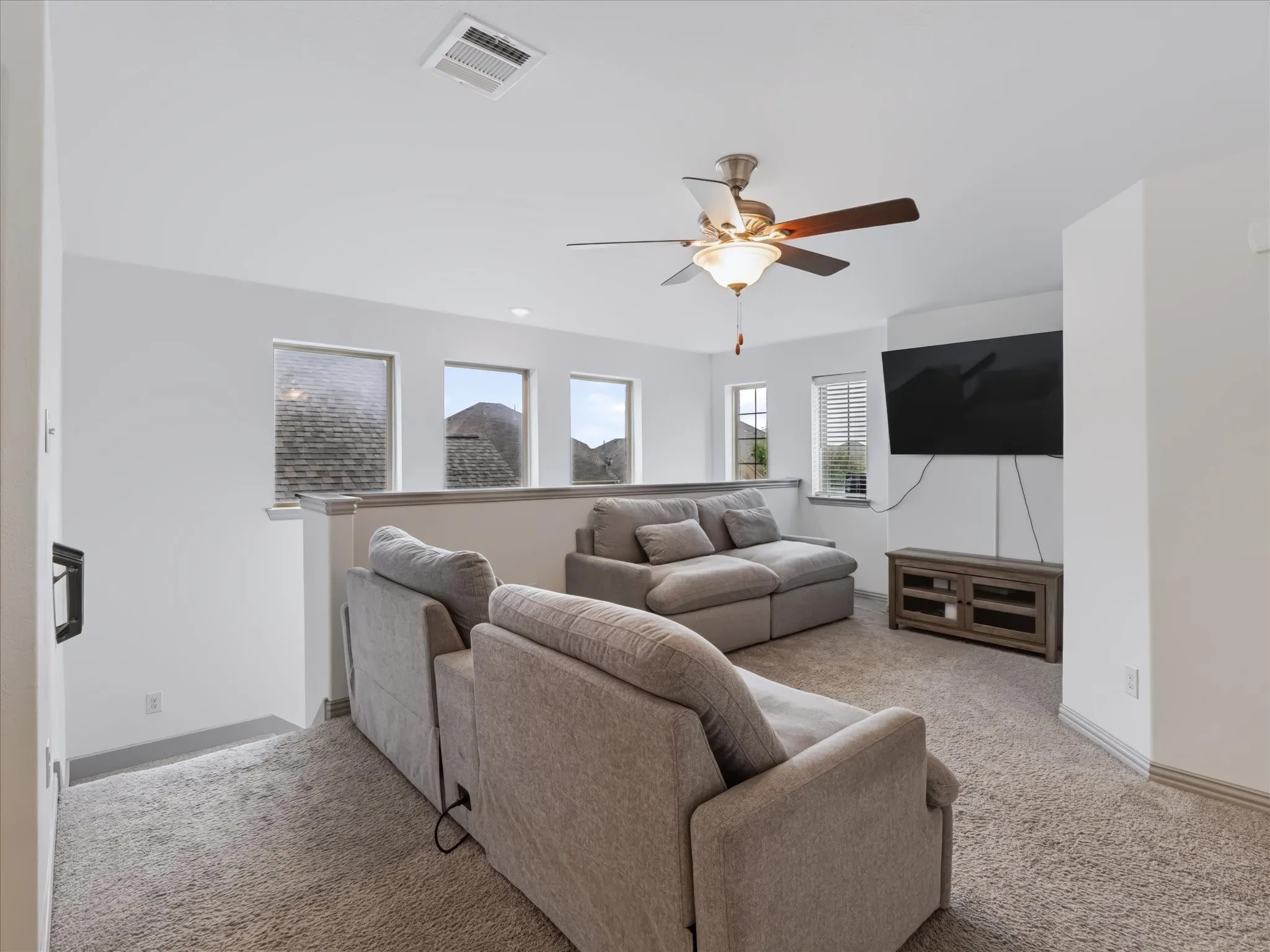 Single Family Residence For Sale in Denton County , 1387 Bonanza Lane, Lewisville, Texas 75077, 3 Bedroom, 3 Bathroom, 2 Garage spaces, 2,034 Sqft, built in 2019, mls#21395215, Real Estate Agent in Lewisville, Homes For Sale in Denton county, Homes For Sale in Lewisville, Realtor in Lewisville Texas, Real Estate Brokerage Independent Realty Texas, Luminita Cordes Realtor