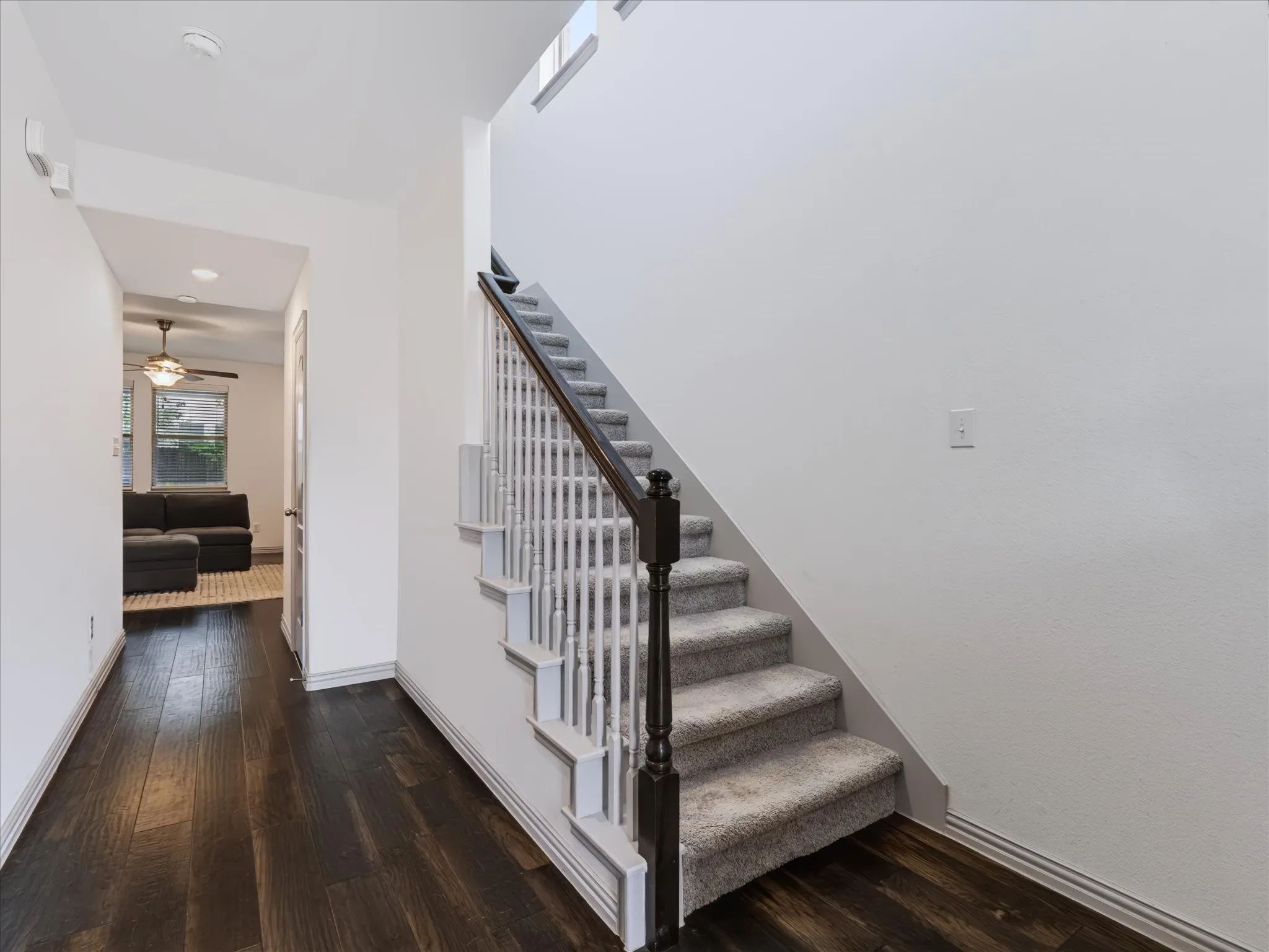 Single Family Residence For Sale in Denton County , 1387 Bonanza Lane, Lewisville, Texas 75077, 3 Bedroom, 3 Bathroom, 2 Garage spaces, 2,034 Sqft, built in 2019, mls#21395215, Real Estate Agent in Lewisville, Homes For Sale in Denton county, Homes For Sale in Lewisville, Realtor in Lewisville Texas, Real Estate Brokerage Independent Realty Texas, Luminita Cordes Realtor