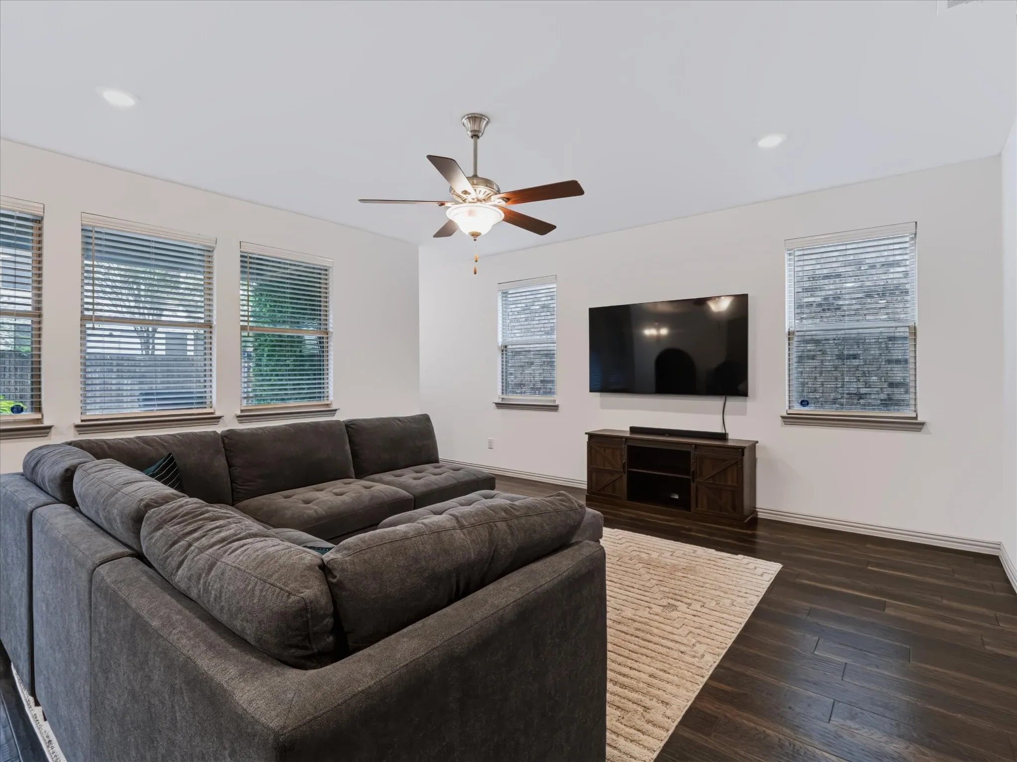 Single Family Residence For Sale in Denton County , 1387 Bonanza Lane, Lewisville, Texas 75077, 3 Bedroom, 3 Bathroom, 2 Garage spaces, 2,034 Sqft, built in 2019, mls#21395215, Real Estate Agent in Lewisville, Homes For Sale in Denton county, Homes For Sale in Lewisville, Realtor in Lewisville Texas, Real Estate Brokerage Independent Realty Texas, Luminita Cordes Realtor