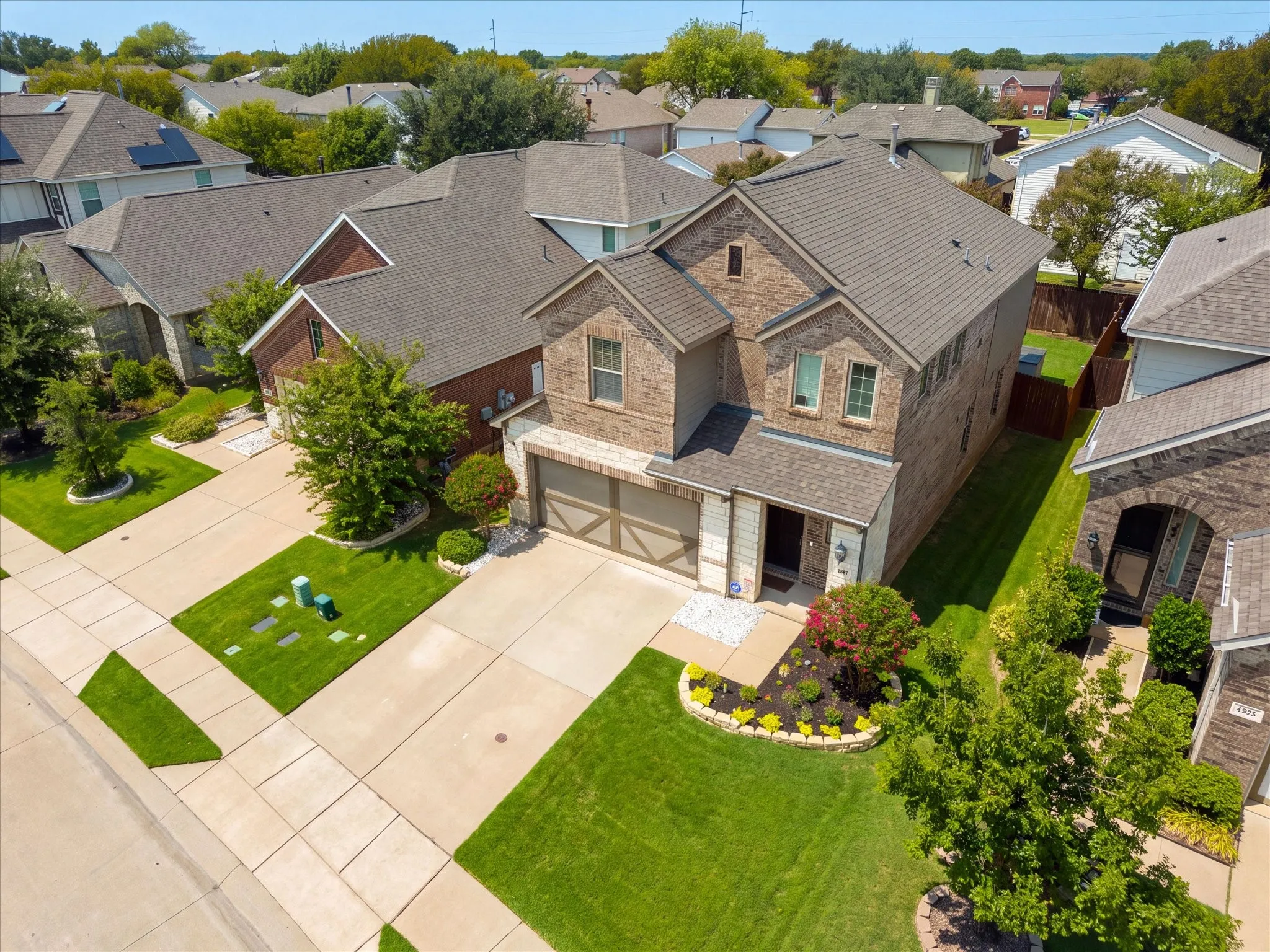 Single Family Residence For Sale in Denton County , 1387 Bonanza Lane, Lewisville, Texas 75077, 3 Bedroom, 3 Bathroom, 2 Garage spaces, 2,034 Sqft, built in 2019, mls#21395215, Real Estate Agent in Lewisville, Homes For Sale in Denton county, Homes For Sale in Lewisville, Realtor in Lewisville Texas, Real Estate Brokerage Independent Realty Texas, Luminita Cordes Realtor