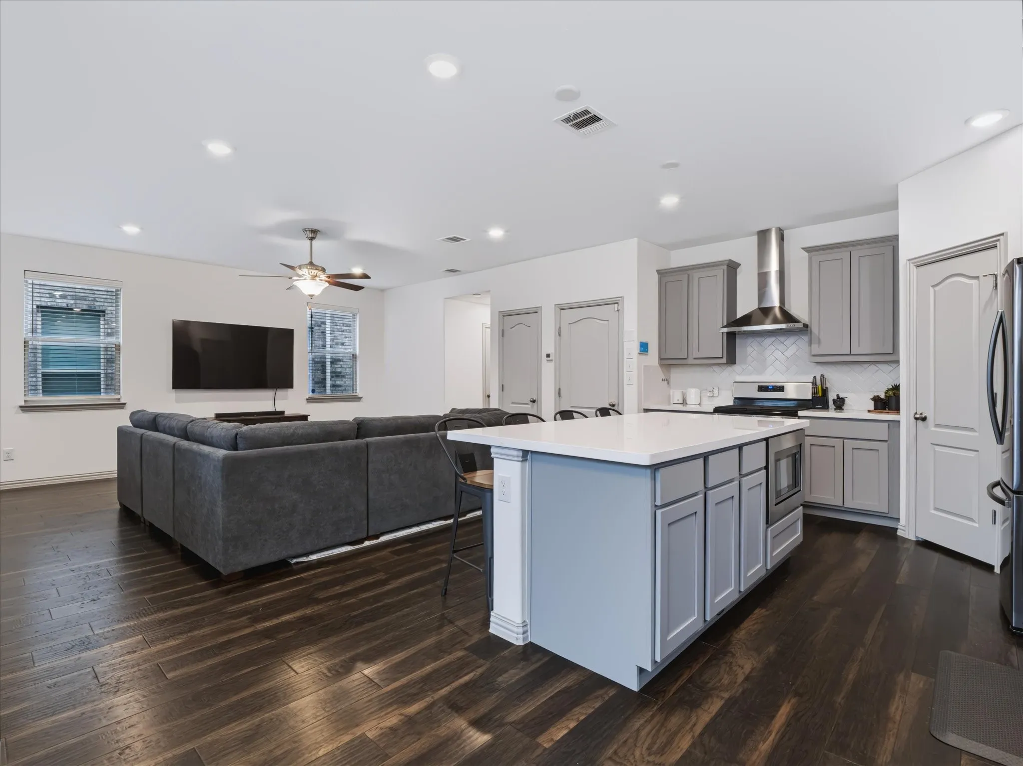 Single Family Residence For Sale in Denton County , 1387 Bonanza Lane, Lewisville, Texas 75077, 3 Bedroom, 3 Bathroom, 2 Garage spaces, 2,034 Sqft, built in 2019, mls#21395215, Real Estate Agent in Lewisville, Homes For Sale in Denton county, Homes For Sale in Lewisville, Realtor in Lewisville Texas, Real Estate Brokerage Independent Realty Texas, Luminita Cordes Realtor