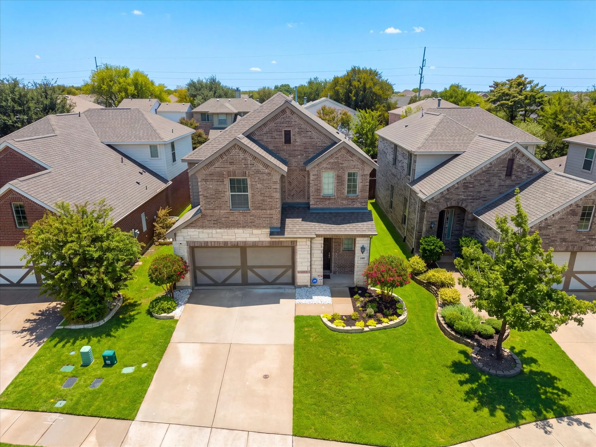 Single Family Residence For Sale in Denton County , 1387 Bonanza Lane, Lewisville, Texas 75077, 3 Bedroom, 3 Bathroom, 2 Garage spaces, 2,034 Sqft, built in 2019, mls#21395215, Real Estate Agent in Lewisville, Homes For Sale in Denton county, Homes For Sale in Lewisville, Realtor in Lewisville Texas, Real Estate Brokerage Independent Realty Texas, Luminita Cordes Realtor