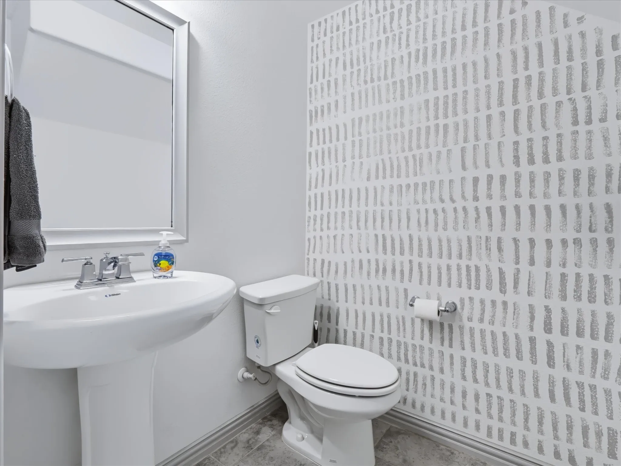 Single Family Residence For Sale in Denton County , 1387 Bonanza Lane, Lewisville, Texas 75077, 3 Bedroom, 3 Bathroom, 2 Garage spaces, 2,034 Sqft, built in 2019, mls#21395215, Real Estate Agent in Lewisville, Homes For Sale in Denton county, Homes For Sale in Lewisville, Realtor in Lewisville Texas, Real Estate Brokerage Independent Realty Texas, Luminita Cordes Realtor