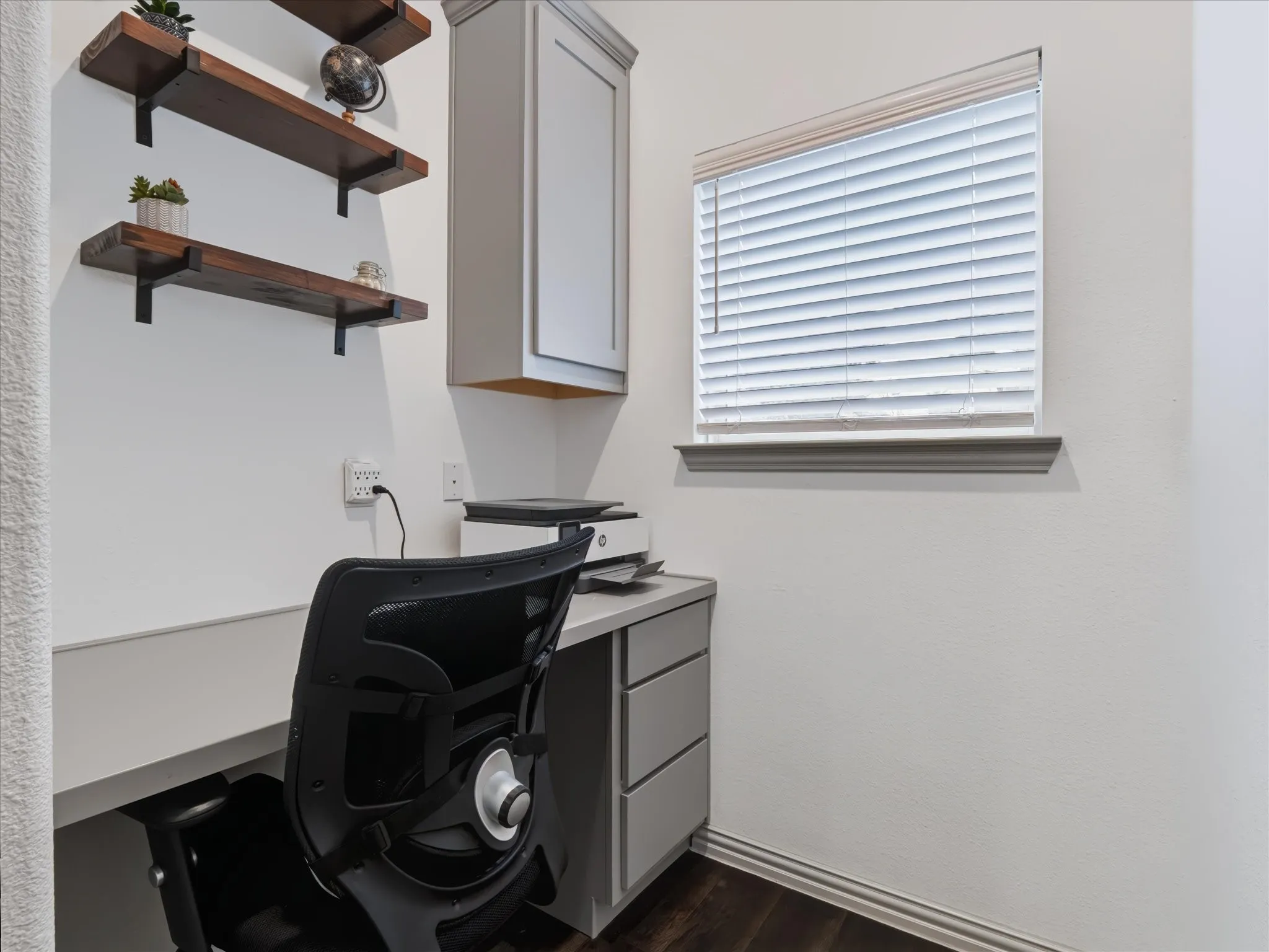 Single Family Residence For Sale in Denton County , 1387 Bonanza Lane, Lewisville, Texas 75077, 3 Bedroom, 3 Bathroom, 2 Garage spaces, 2,034 Sqft, built in 2019, mls#21395215, Real Estate Agent in Lewisville, Homes For Sale in Denton county, Homes For Sale in Lewisville, Realtor in Lewisville Texas, Real Estate Brokerage Independent Realty Texas, Luminita Cordes Realtor