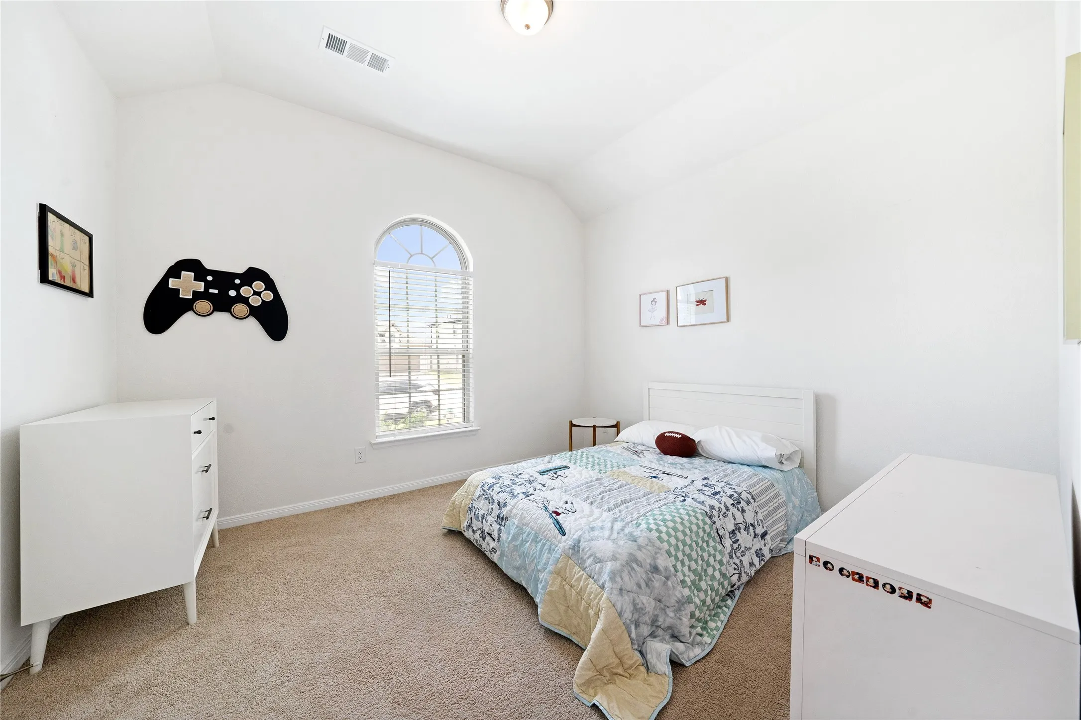 Single Family Residence For Sale in Denton County , 16513 Garden Drive, Celina, Texas 75009, 4 Bedroom, 3 Bathroom, 2 Garage spaces, 2,342 Sqft, built in 2022, mls#21395809, Real Estate Agent in Celina, Homes For Sale in Denton county, Homes For Sale in Celina, Realtor in Celina Texas, Real Estate Brokerage Independent Realty Texas, Luminita Cordes Realtor