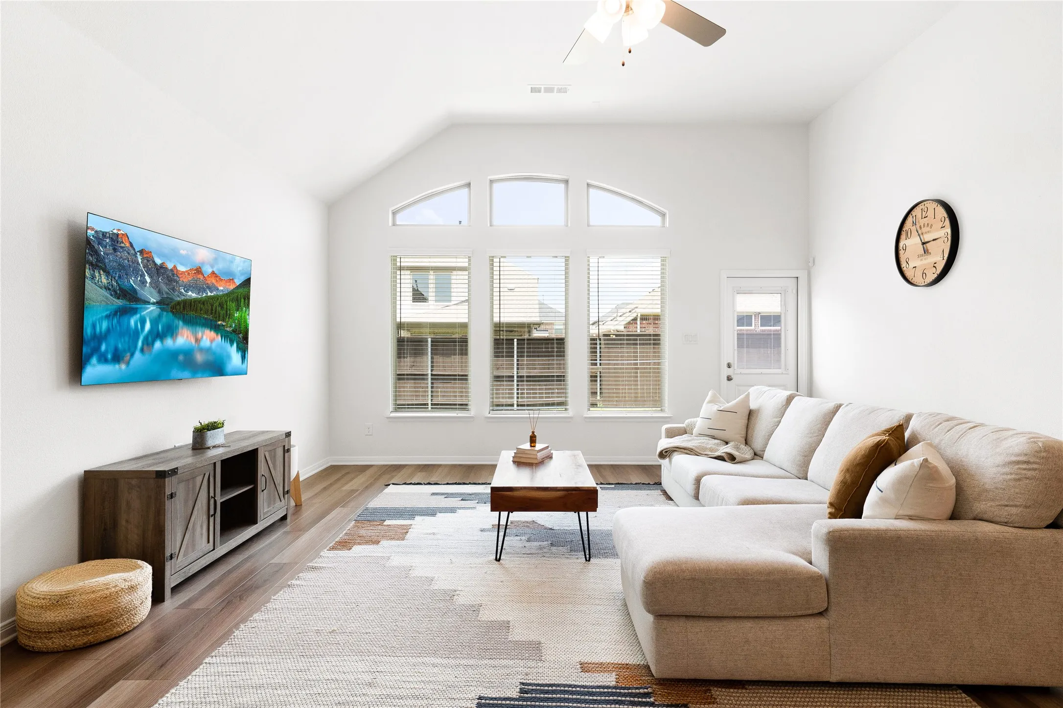 Single Family Residence For Sale in Denton County , 16513 Garden Drive, Celina, Texas 75009, 4 Bedroom, 3 Bathroom, 2 Garage spaces, 2,342 Sqft, built in 2022, mls#21395809, Real Estate Agent in Celina, Homes For Sale in Denton county, Homes For Sale in Celina, Realtor in Celina Texas, Real Estate Brokerage Independent Realty Texas, Luminita Cordes Realtor