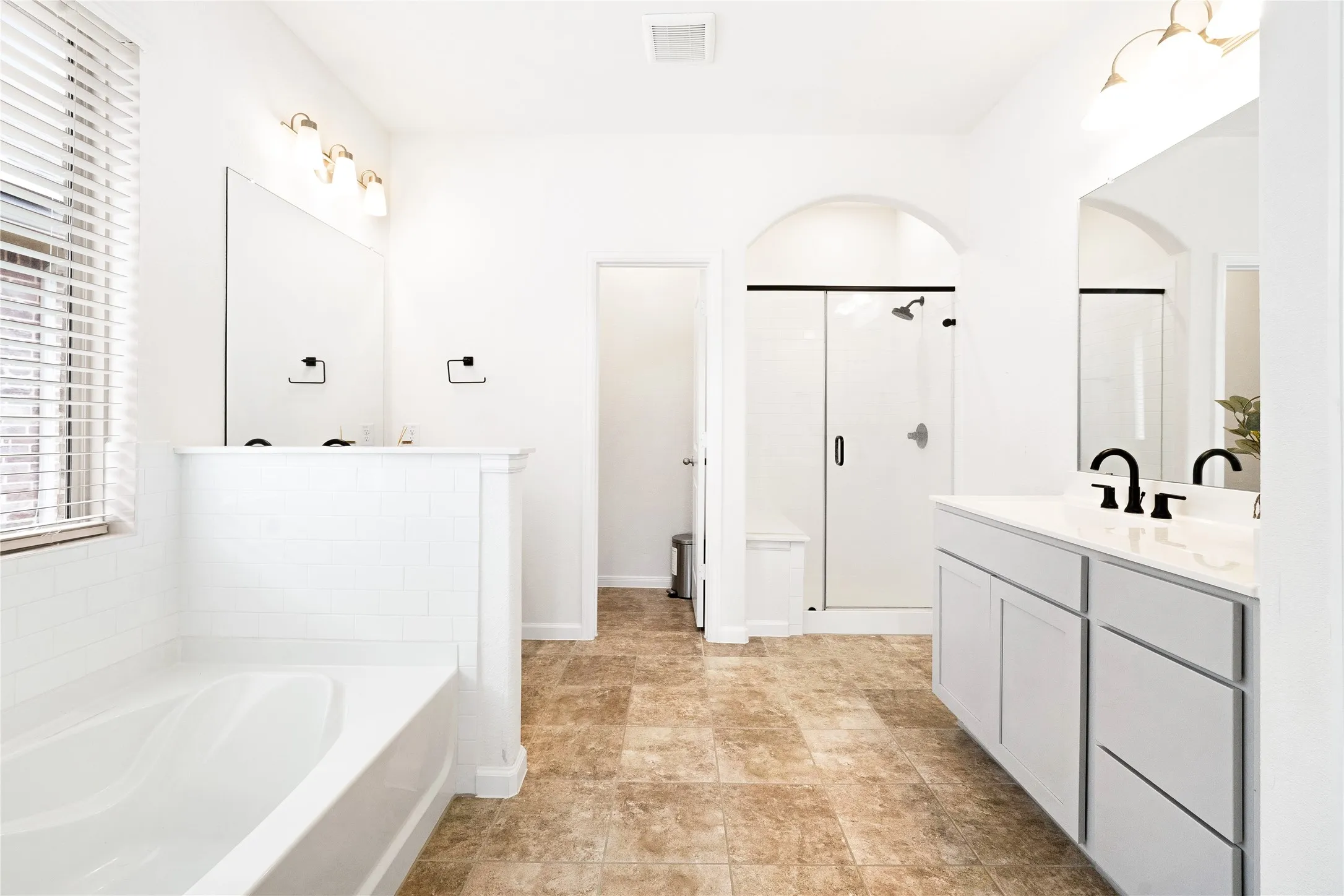 Single Family Residence For Sale in Denton County , 16513 Garden Drive, Celina, Texas 75009, 4 Bedroom, 3 Bathroom, 2 Garage spaces, 2,342 Sqft, built in 2022, mls#21395809, Real Estate Agent in Celina, Homes For Sale in Denton county, Homes For Sale in Celina, Realtor in Celina Texas, Real Estate Brokerage Independent Realty Texas, Luminita Cordes Realtor