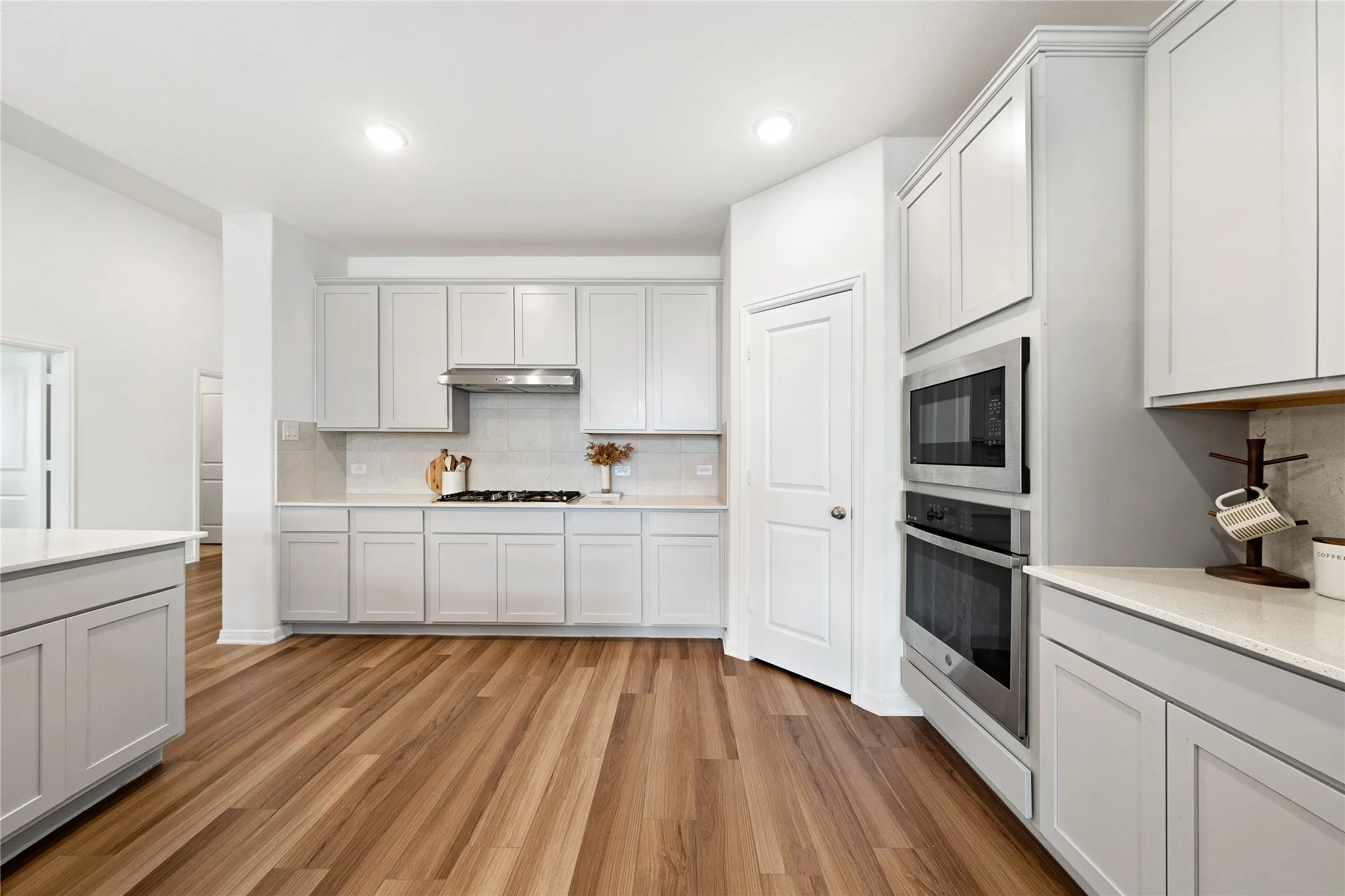 Single Family Residence For Sale in Denton County , 16513 Garden Drive, Celina, Texas 75009, 4 Bedroom, 3 Bathroom, 2 Garage spaces, 2,342 Sqft, built in 2022, mls#21395809, Real Estate Agent in Celina, Homes For Sale in Denton county, Homes For Sale in Celina, Realtor in Celina Texas, Real Estate Brokerage Independent Realty Texas, Luminita Cordes Realtor