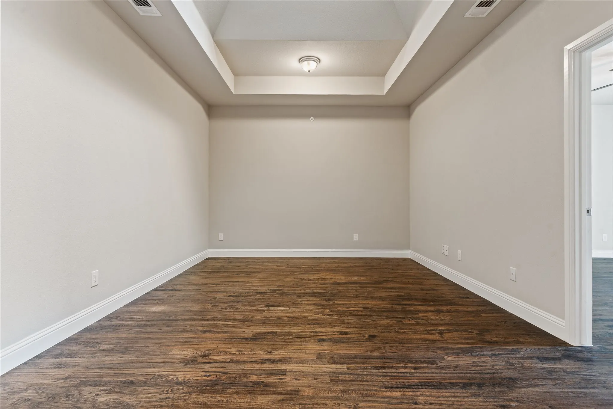 Tray ceiling with a central flush-mount light fixture