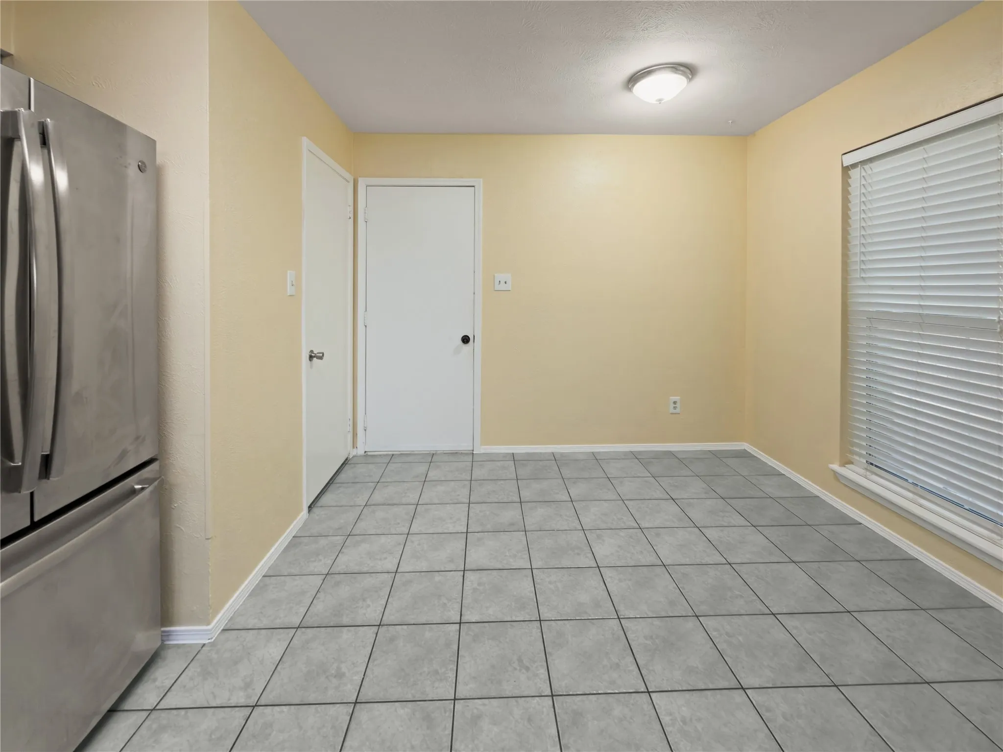 Single Family Residence For Sale in Tarrant County , 2426 Sutton Drive, Arlington, Texas 76018, 3 Bedroom, 2 Bathroom, 2 Garage spaces, 1,444 Sqft, built in 1984, mls#21401997, Real Estate Agent in Arlington, Homes For Sale in Tarrant county, Homes For Sale in Arlington, Realtor in Arlington Texas, Real Estate Brokerage Independent Realty Texas, Luminita Cordes Realtor