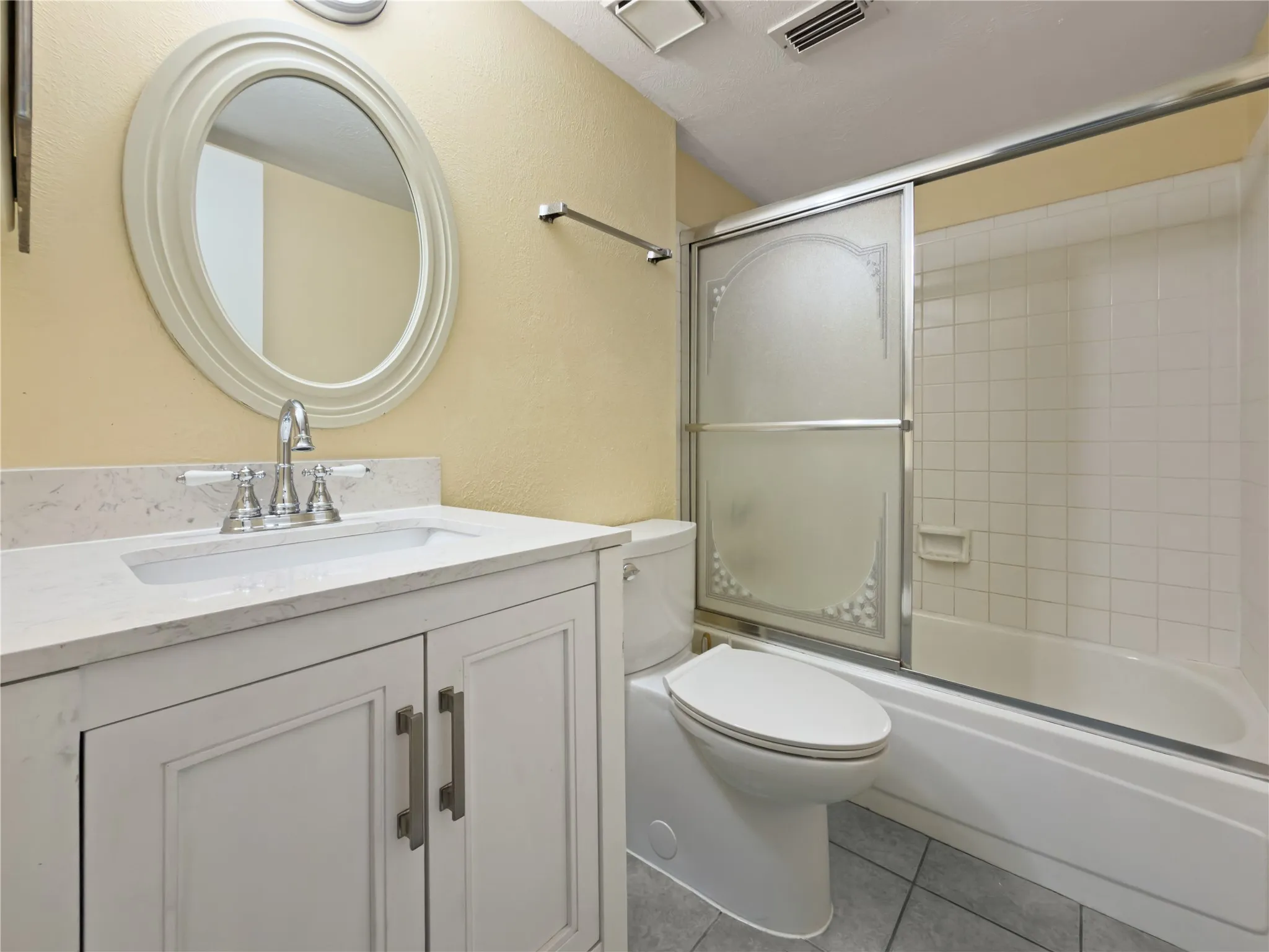Single Family Residence For Sale in Tarrant County , 2426 Sutton Drive, Arlington, Texas 76018, 3 Bedroom, 2 Bathroom, 2 Garage spaces, 1,444 Sqft, built in 1984, mls#21401997, Real Estate Agent in Arlington, Homes For Sale in Tarrant county, Homes For Sale in Arlington, Realtor in Arlington Texas, Real Estate Brokerage Independent Realty Texas, Luminita Cordes Realtor