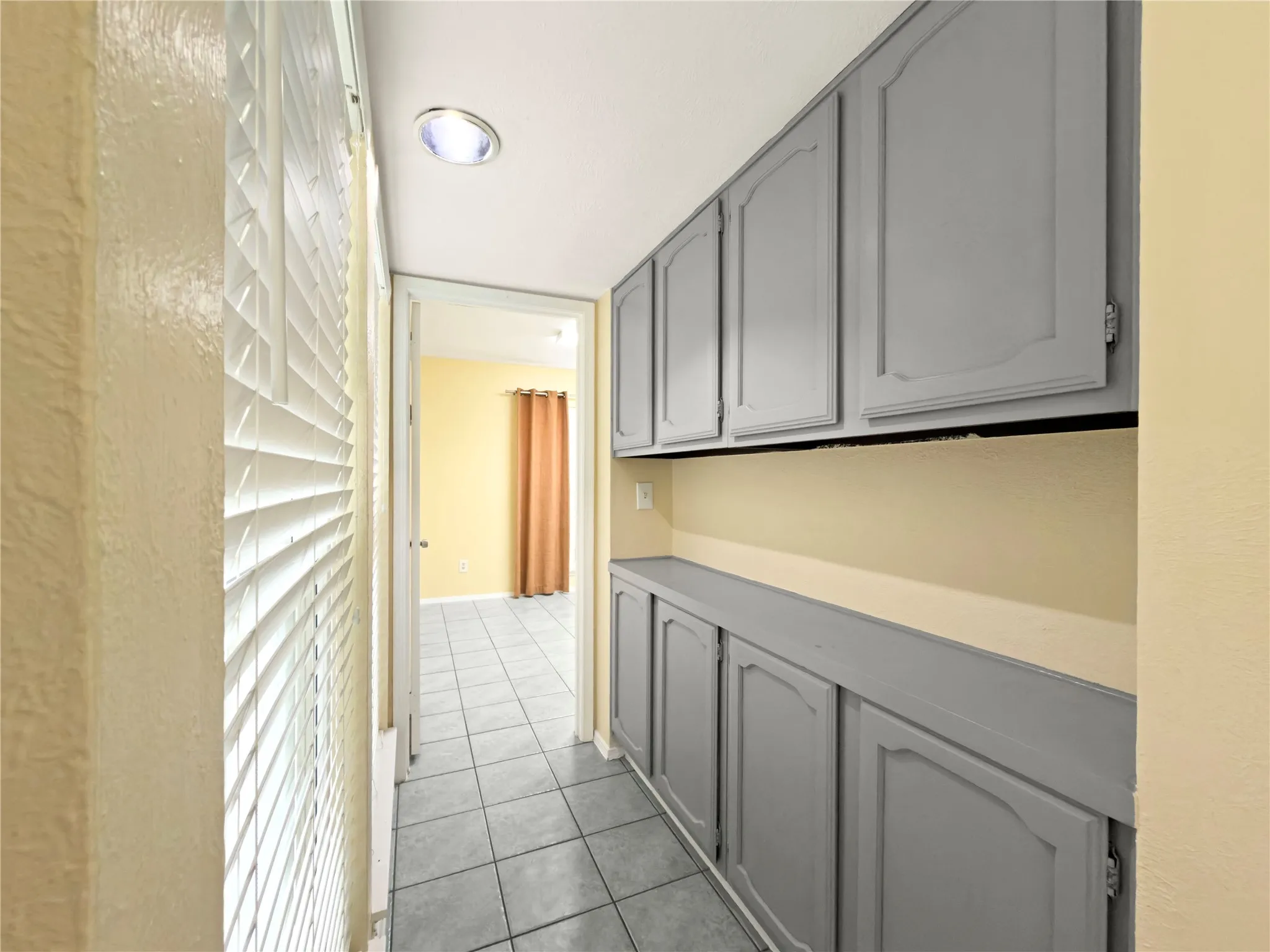 Single Family Residence For Sale in Tarrant County , 2426 Sutton Drive, Arlington, Texas 76018, 3 Bedroom, 2 Bathroom, 2 Garage spaces, 1,444 Sqft, built in 1984, mls#21401997, Real Estate Agent in Arlington, Homes For Sale in Tarrant county, Homes For Sale in Arlington, Realtor in Arlington Texas, Real Estate Brokerage Independent Realty Texas, Luminita Cordes Realtor