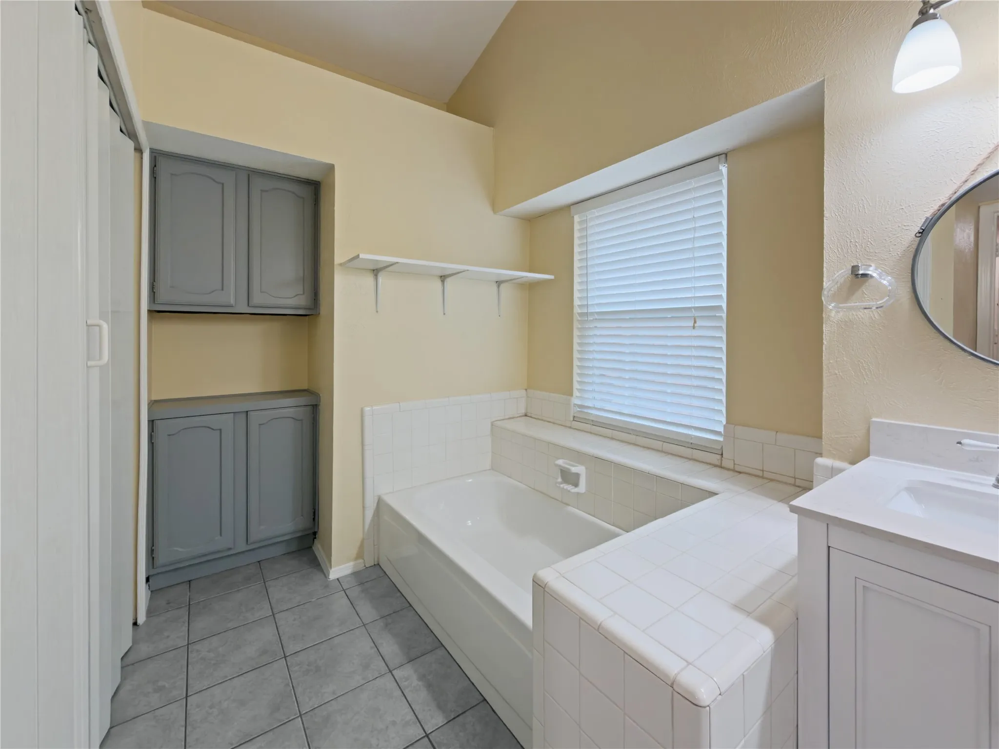 Single Family Residence For Sale in Tarrant County , 2426 Sutton Drive, Arlington, Texas 76018, 3 Bedroom, 2 Bathroom, 2 Garage spaces, 1,444 Sqft, built in 1984, mls#21401997, Real Estate Agent in Arlington, Homes For Sale in Tarrant county, Homes For Sale in Arlington, Realtor in Arlington Texas, Real Estate Brokerage Independent Realty Texas, Luminita Cordes Realtor