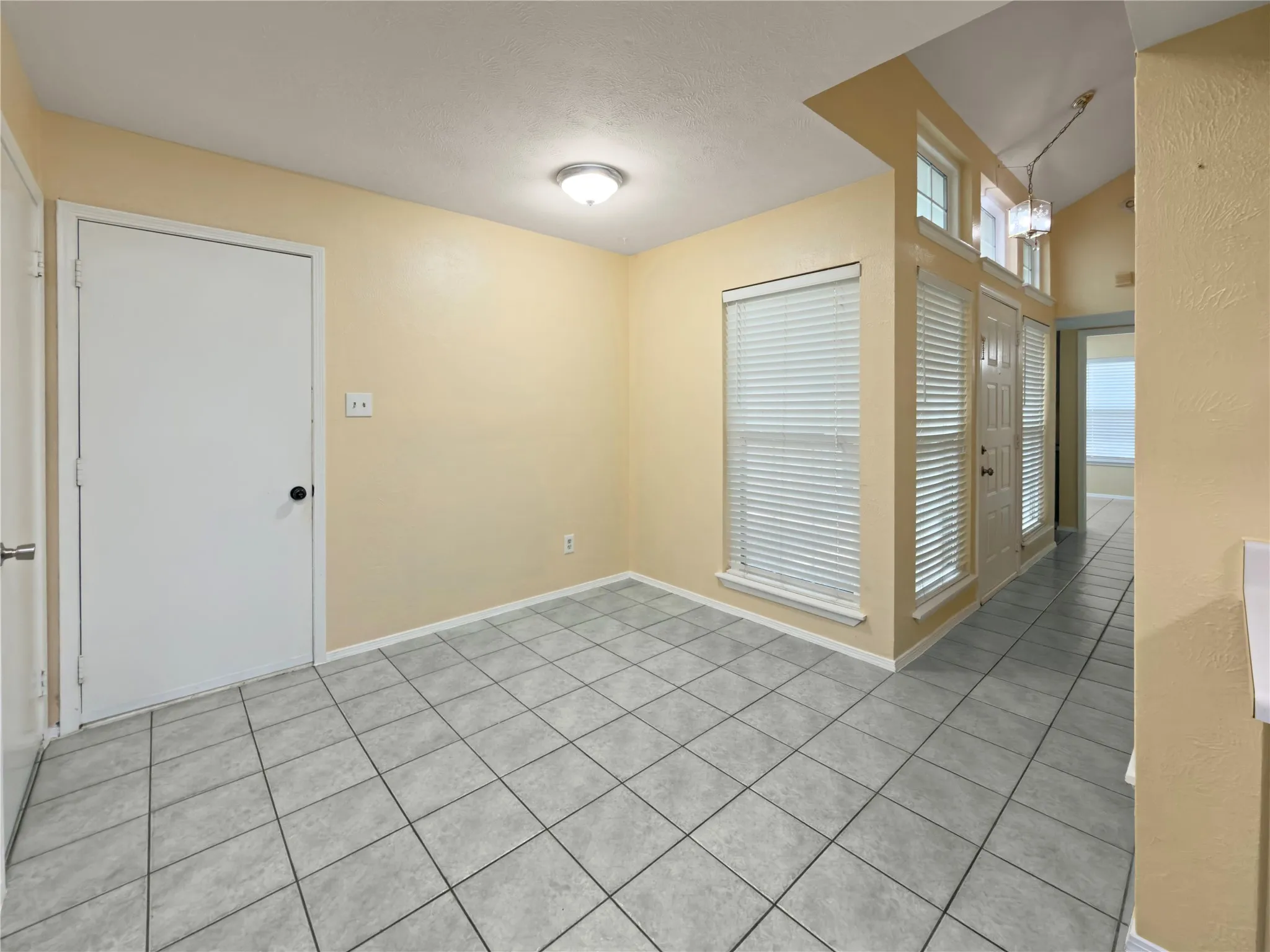 Single Family Residence For Sale in Tarrant County , 2426 Sutton Drive, Arlington, Texas 76018, 3 Bedroom, 2 Bathroom, 2 Garage spaces, 1,444 Sqft, built in 1984, mls#21401997, Real Estate Agent in Arlington, Homes For Sale in Tarrant county, Homes For Sale in Arlington, Realtor in Arlington Texas, Real Estate Brokerage Independent Realty Texas, Luminita Cordes Realtor
