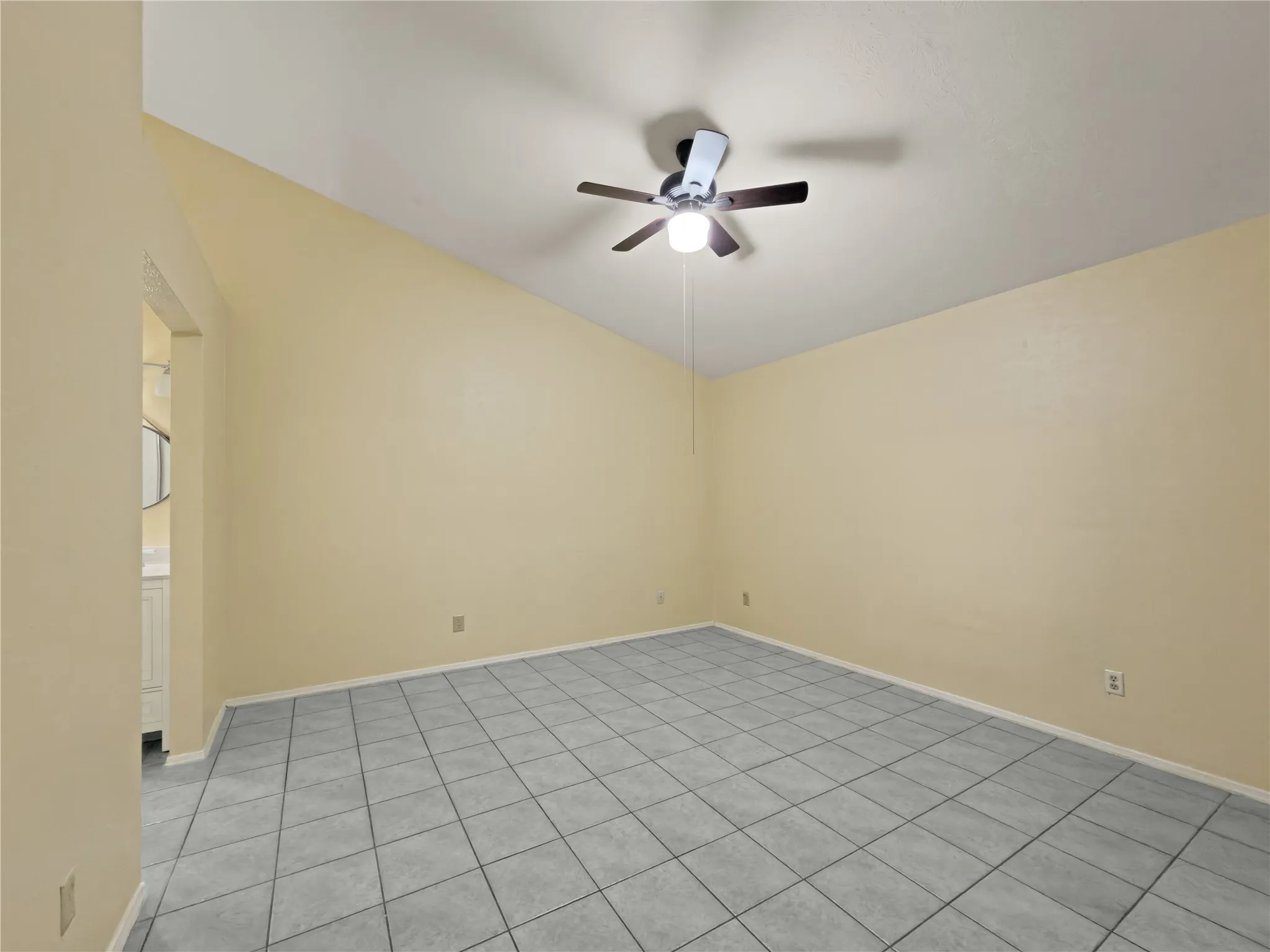 Single Family Residence For Sale in Tarrant County , 2426 Sutton Drive, Arlington, Texas 76018, 3 Bedroom, 2 Bathroom, 2 Garage spaces, 1,444 Sqft, built in 1984, mls#21401997, Real Estate Agent in Arlington, Homes For Sale in Tarrant county, Homes For Sale in Arlington, Realtor in Arlington Texas, Real Estate Brokerage Independent Realty Texas, Luminita Cordes Realtor
