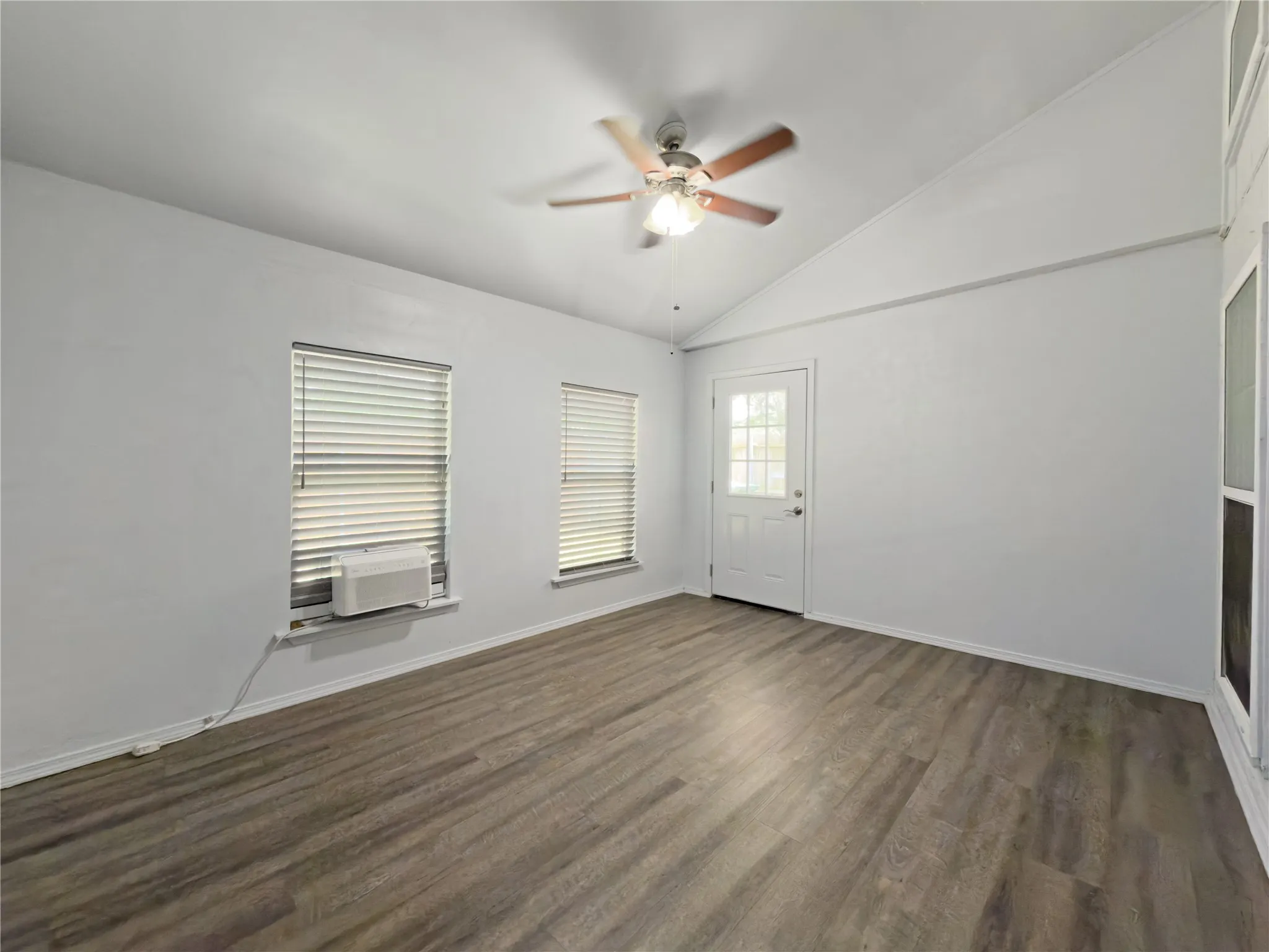 Single Family Residence For Sale in Tarrant County , 2426 Sutton Drive, Arlington, Texas 76018, 3 Bedroom, 2 Bathroom, 2 Garage spaces, 1,444 Sqft, built in 1984, mls#21401997, Real Estate Agent in Arlington, Homes For Sale in Tarrant county, Homes For Sale in Arlington, Realtor in Arlington Texas, Real Estate Brokerage Independent Realty Texas, Luminita Cordes Realtor