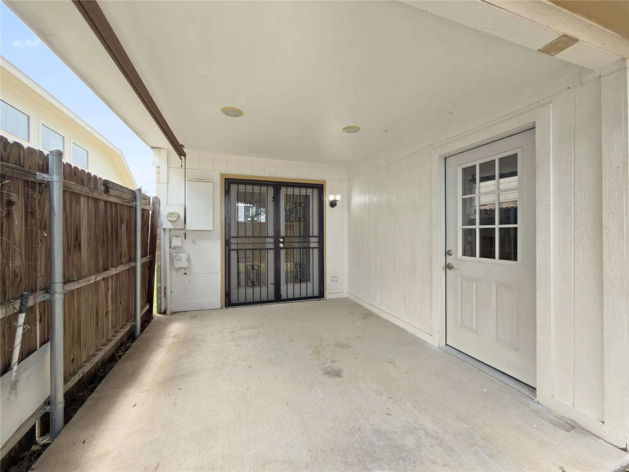 Single Family Residence For Sale in Tarrant County , 2426 Sutton Drive, Arlington, Texas 76018, 3 Bedroom, 2 Bathroom, 2 Garage spaces, 1,444 Sqft, built in 1984, mls#21401997, Real Estate Agent in Arlington, Homes For Sale in Tarrant county, Homes For Sale in Arlington, Realtor in Arlington Texas, Real Estate Brokerage Independent Realty Texas, Luminita Cordes Realtor
