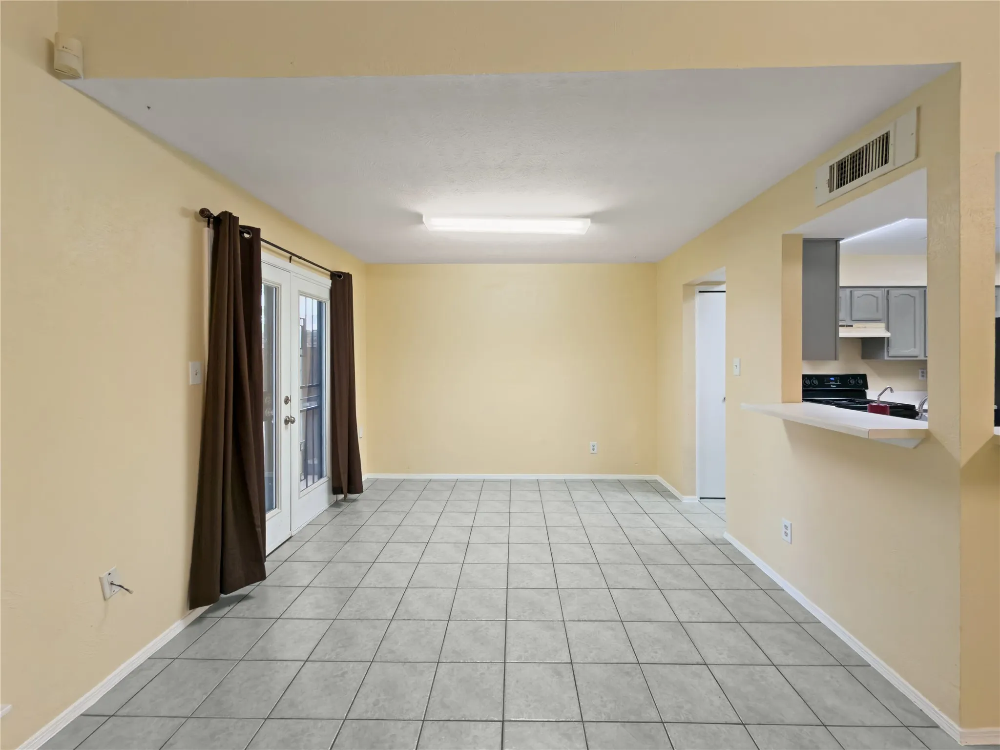 Single Family Residence For Sale in Tarrant County , 2426 Sutton Drive, Arlington, Texas 76018, 3 Bedroom, 2 Bathroom, 2 Garage spaces, 1,444 Sqft, built in 1984, mls#21401997, Real Estate Agent in Arlington, Homes For Sale in Tarrant county, Homes For Sale in Arlington, Realtor in Arlington Texas, Real Estate Brokerage Independent Realty Texas, Luminita Cordes Realtor