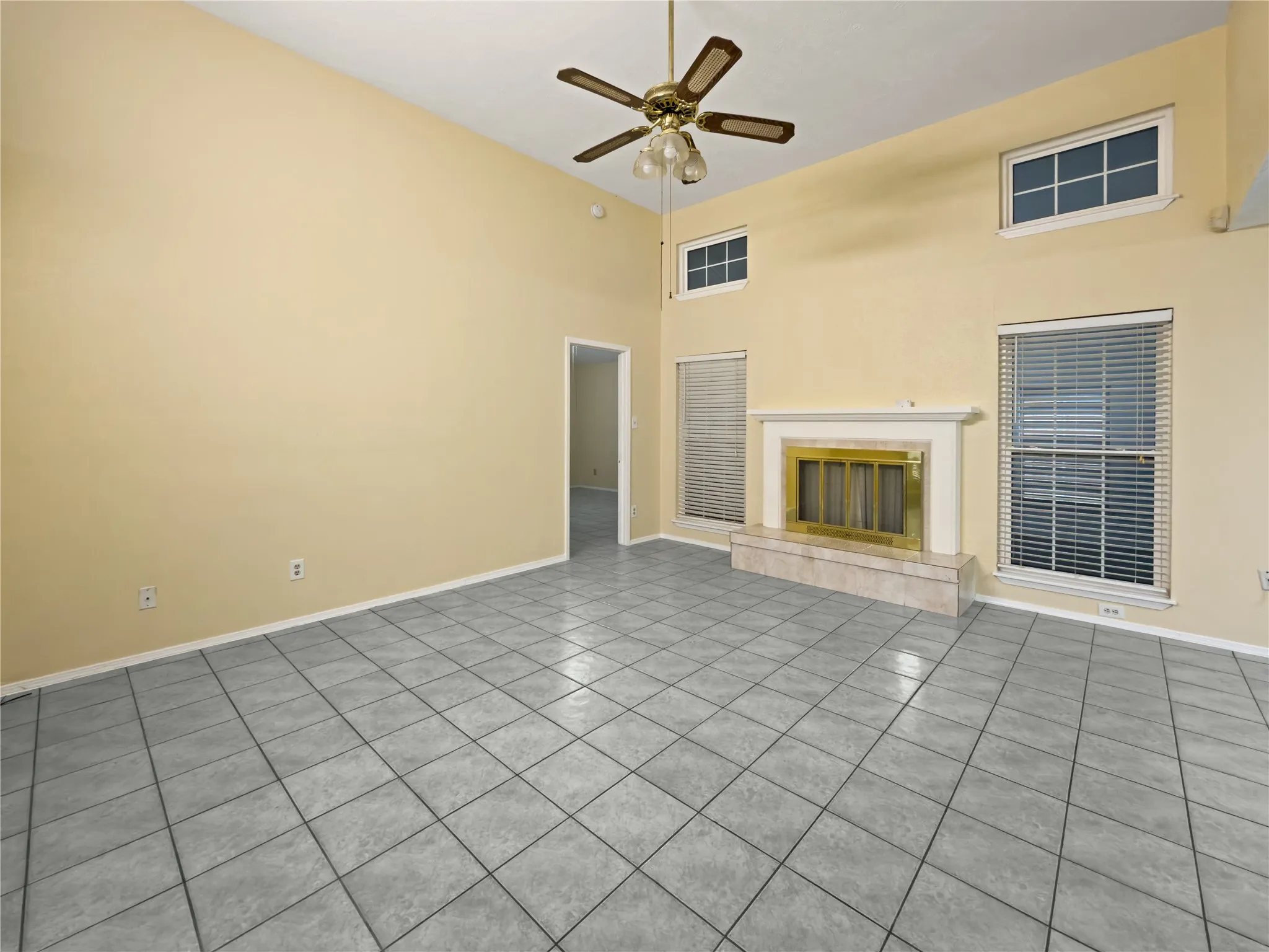 Single Family Residence For Sale in Tarrant County , 2426 Sutton Drive, Arlington, Texas 76018, 3 Bedroom, 2 Bathroom, 2 Garage spaces, 1,444 Sqft, built in 1984, mls#21401997, Real Estate Agent in Arlington, Homes For Sale in Tarrant county, Homes For Sale in Arlington, Realtor in Arlington Texas, Real Estate Brokerage Independent Realty Texas, Luminita Cordes Realtor