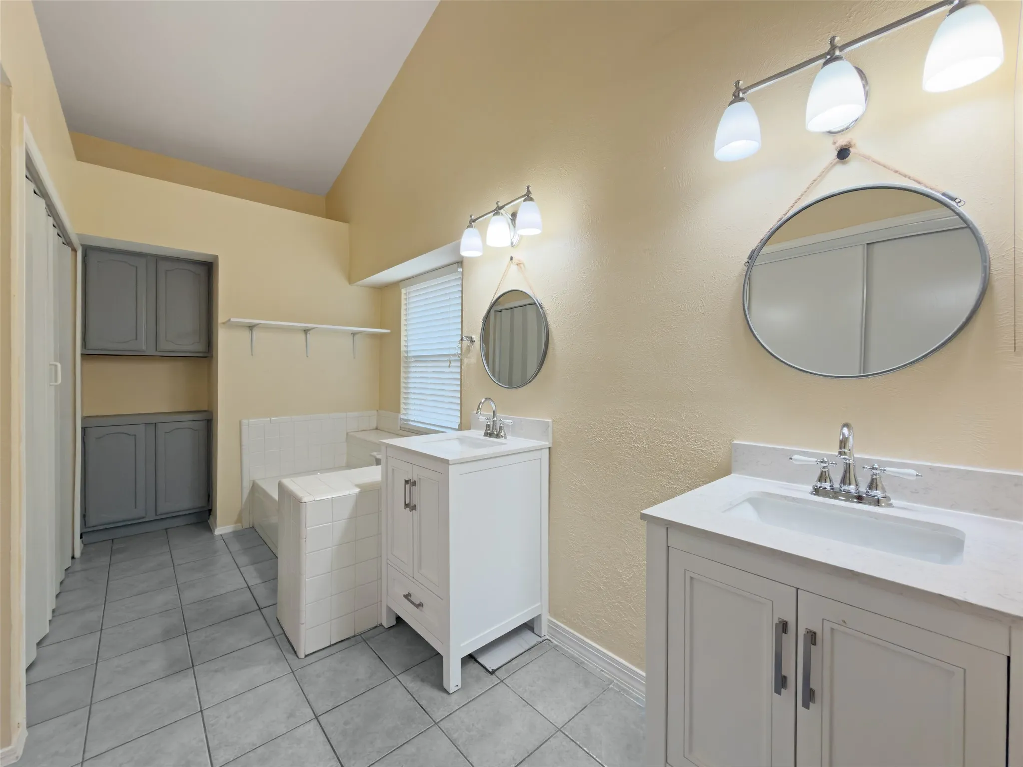 Single Family Residence For Sale in Tarrant County , 2426 Sutton Drive, Arlington, Texas 76018, 3 Bedroom, 2 Bathroom, 2 Garage spaces, 1,444 Sqft, built in 1984, mls#21401997, Real Estate Agent in Arlington, Homes For Sale in Tarrant county, Homes For Sale in Arlington, Realtor in Arlington Texas, Real Estate Brokerage Independent Realty Texas, Luminita Cordes Realtor