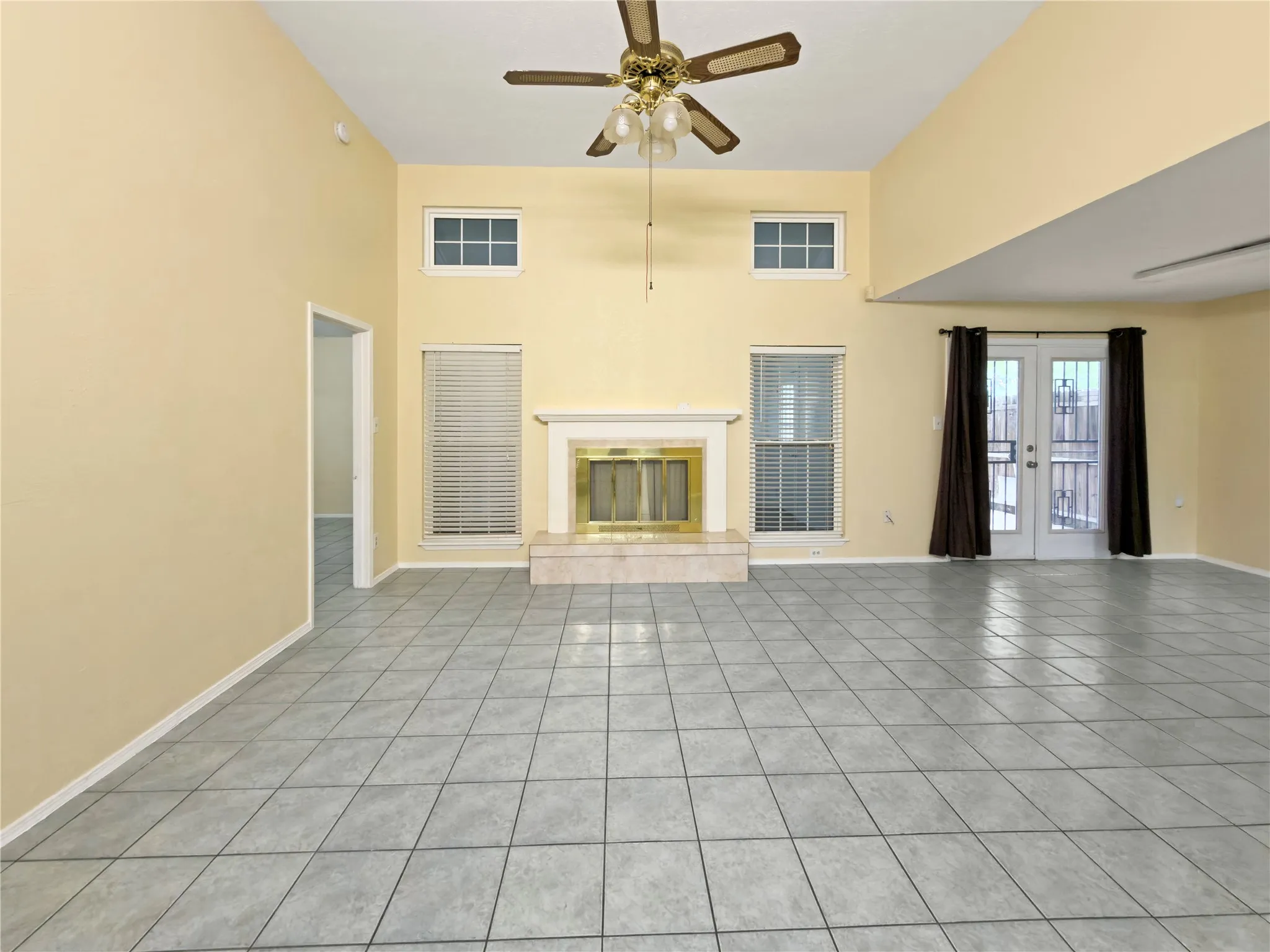 Single Family Residence For Sale in Tarrant County , 2426 Sutton Drive, Arlington, Texas 76018, 3 Bedroom, 2 Bathroom, 2 Garage spaces, 1,444 Sqft, built in 1984, mls#21401997, Real Estate Agent in Arlington, Homes For Sale in Tarrant county, Homes For Sale in Arlington, Realtor in Arlington Texas, Real Estate Brokerage Independent Realty Texas, Luminita Cordes Realtor