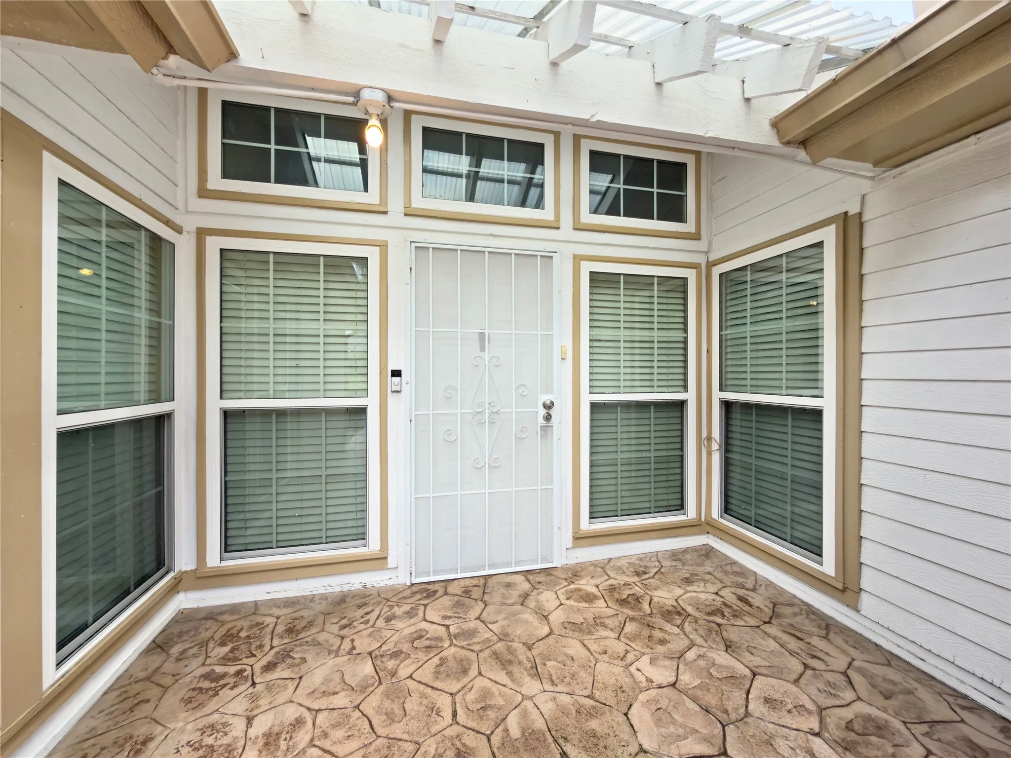 Single Family Residence For Sale in Tarrant County , 2426 Sutton Drive, Arlington, Texas 76018, 3 Bedroom, 2 Bathroom, 2 Garage spaces, 1,444 Sqft, built in 1984, mls#21401997, Real Estate Agent in Arlington, Homes For Sale in Tarrant county, Homes For Sale in Arlington, Realtor in Arlington Texas, Real Estate Brokerage Independent Realty Texas, Luminita Cordes Realtor
