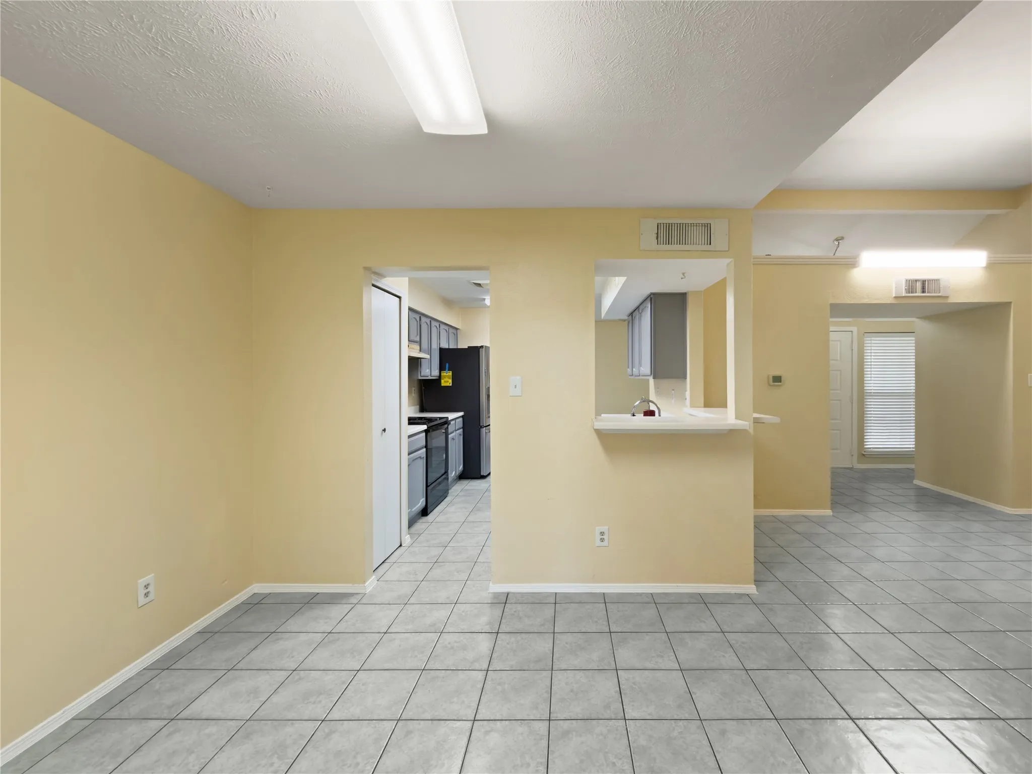 Single Family Residence For Sale in Tarrant County , 2426 Sutton Drive, Arlington, Texas 76018, 3 Bedroom, 2 Bathroom, 2 Garage spaces, 1,444 Sqft, built in 1984, mls#21401997, Real Estate Agent in Arlington, Homes For Sale in Tarrant county, Homes For Sale in Arlington, Realtor in Arlington Texas, Real Estate Brokerage Independent Realty Texas, Luminita Cordes Realtor