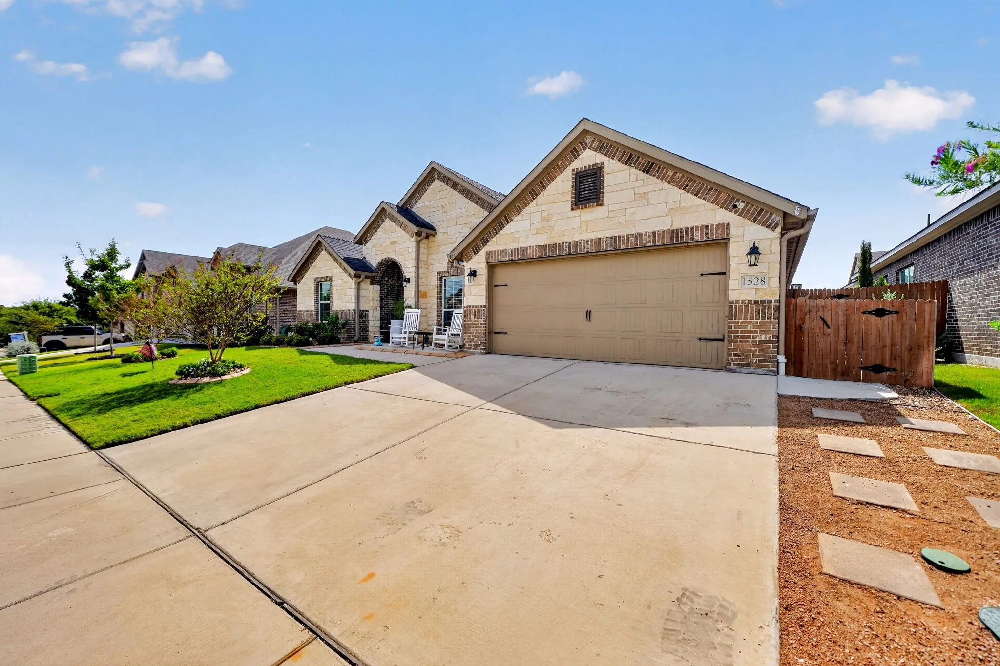 Single Family Residence For Sale in Parker County , 1528 Sidewinder Trail, Weatherford, Texas 76087, 4 Bedroom, 3 Bathroom, 2 Garage spaces, 2,629 Sqft, built in 2021, mls#21397779, Real Estate Agent in Weatherford, Homes For Sale in Parker county, Homes For Sale in Weatherford, Realtor in Weatherford Texas, Real Estate Brokerage Independent Realty Texas, Luminita Cordes Realtor