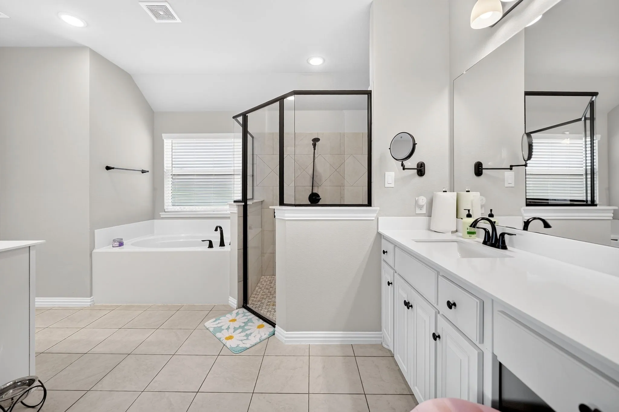 Single Family Residence For Sale in Parker County , 1528 Sidewinder Trail, Weatherford, Texas 76087, 4 Bedroom, 3 Bathroom, 2 Garage spaces, 2,629 Sqft, built in 2021, mls#21397779, Real Estate Agent in Weatherford, Homes For Sale in Parker county, Homes For Sale in Weatherford, Realtor in Weatherford Texas, Real Estate Brokerage Independent Realty Texas, Luminita Cordes Realtor