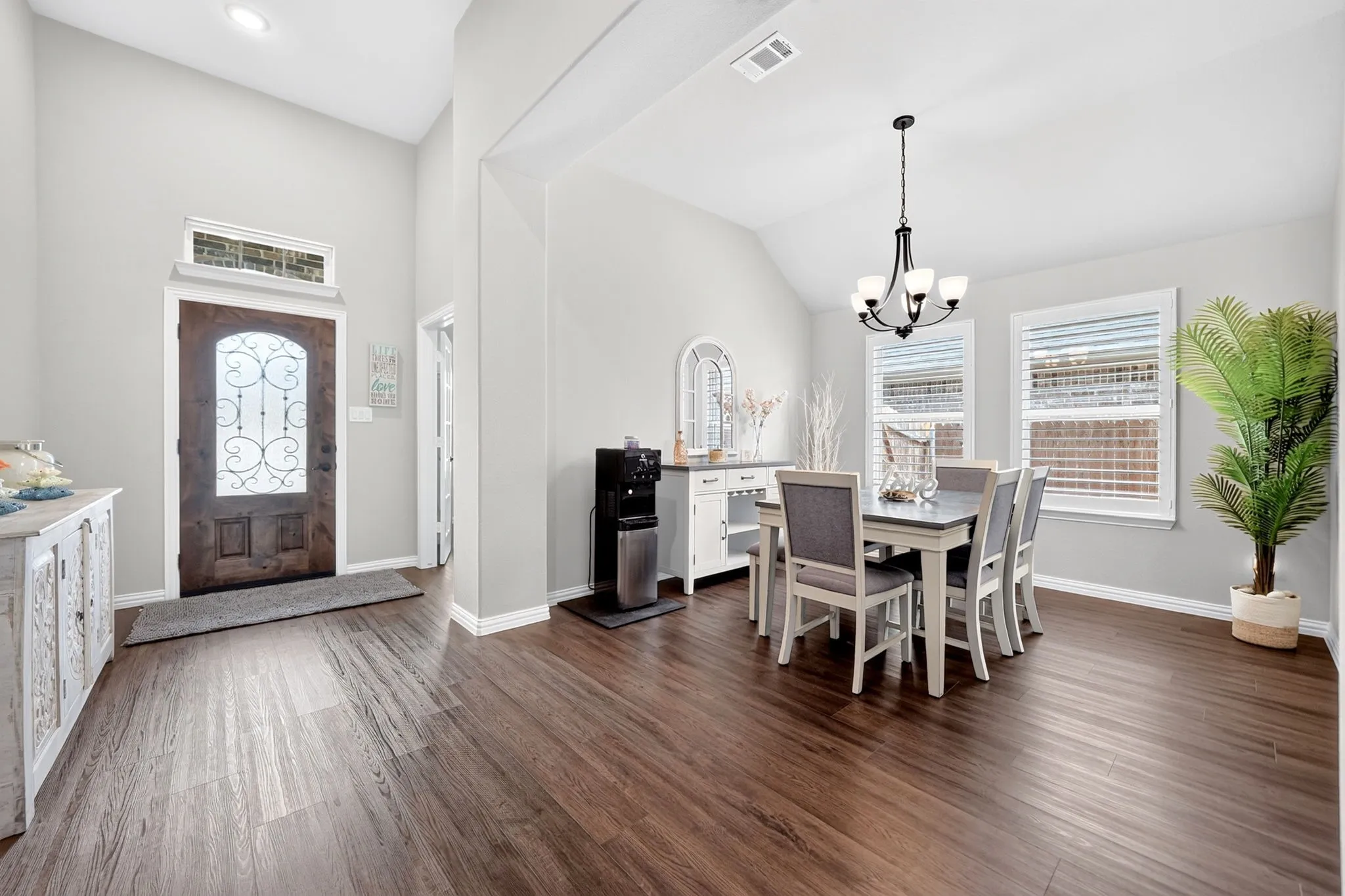 Single Family Residence For Sale in Parker County , 1528 Sidewinder Trail, Weatherford, Texas 76087, 4 Bedroom, 3 Bathroom, 2 Garage spaces, 2,629 Sqft, built in 2021, mls#21397779, Real Estate Agent in Weatherford, Homes For Sale in Parker county, Homes For Sale in Weatherford, Realtor in Weatherford Texas, Real Estate Brokerage Independent Realty Texas, Luminita Cordes Realtor
