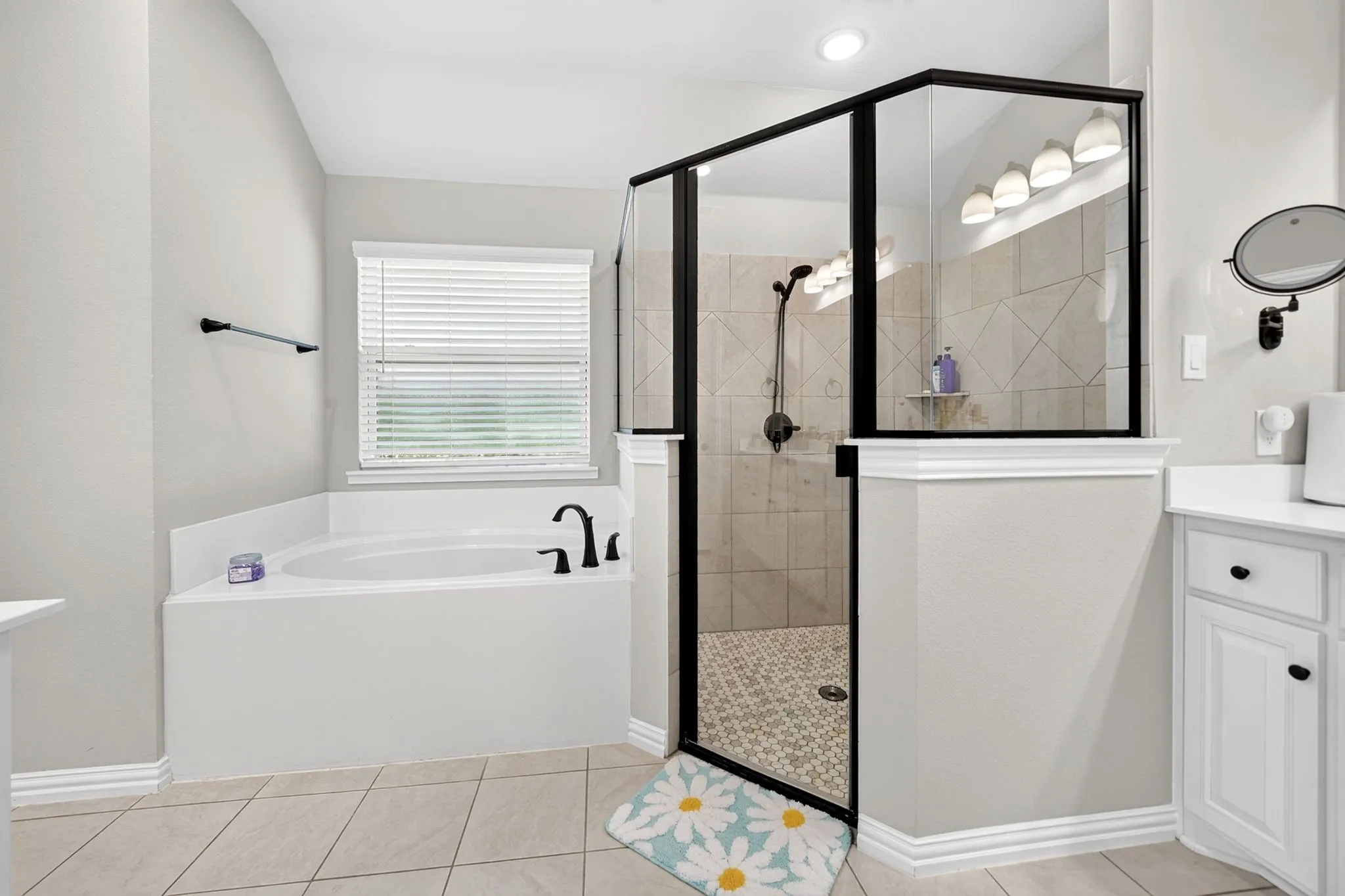Single Family Residence For Sale in Parker County , 1528 Sidewinder Trail, Weatherford, Texas 76087, 4 Bedroom, 3 Bathroom, 2 Garage spaces, 2,629 Sqft, built in 2021, mls#21397779, Real Estate Agent in Weatherford, Homes For Sale in Parker county, Homes For Sale in Weatherford, Realtor in Weatherford Texas, Real Estate Brokerage Independent Realty Texas, Luminita Cordes Realtor
