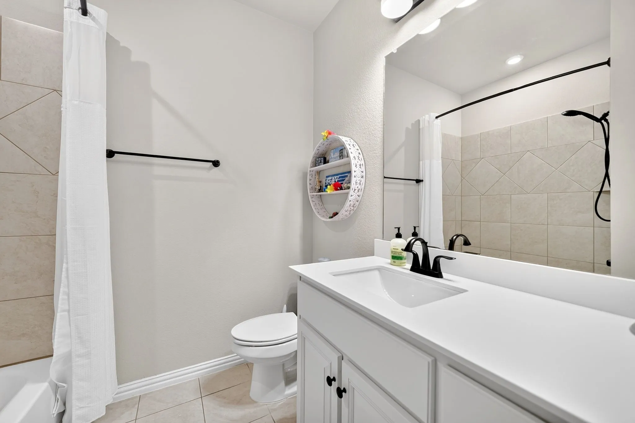 Single Family Residence For Sale in Parker County , 1528 Sidewinder Trail, Weatherford, Texas 76087, 4 Bedroom, 3 Bathroom, 2 Garage spaces, 2,629 Sqft, built in 2021, mls#21397779, Real Estate Agent in Weatherford, Homes For Sale in Parker county, Homes For Sale in Weatherford, Realtor in Weatherford Texas, Real Estate Brokerage Independent Realty Texas, Luminita Cordes Realtor