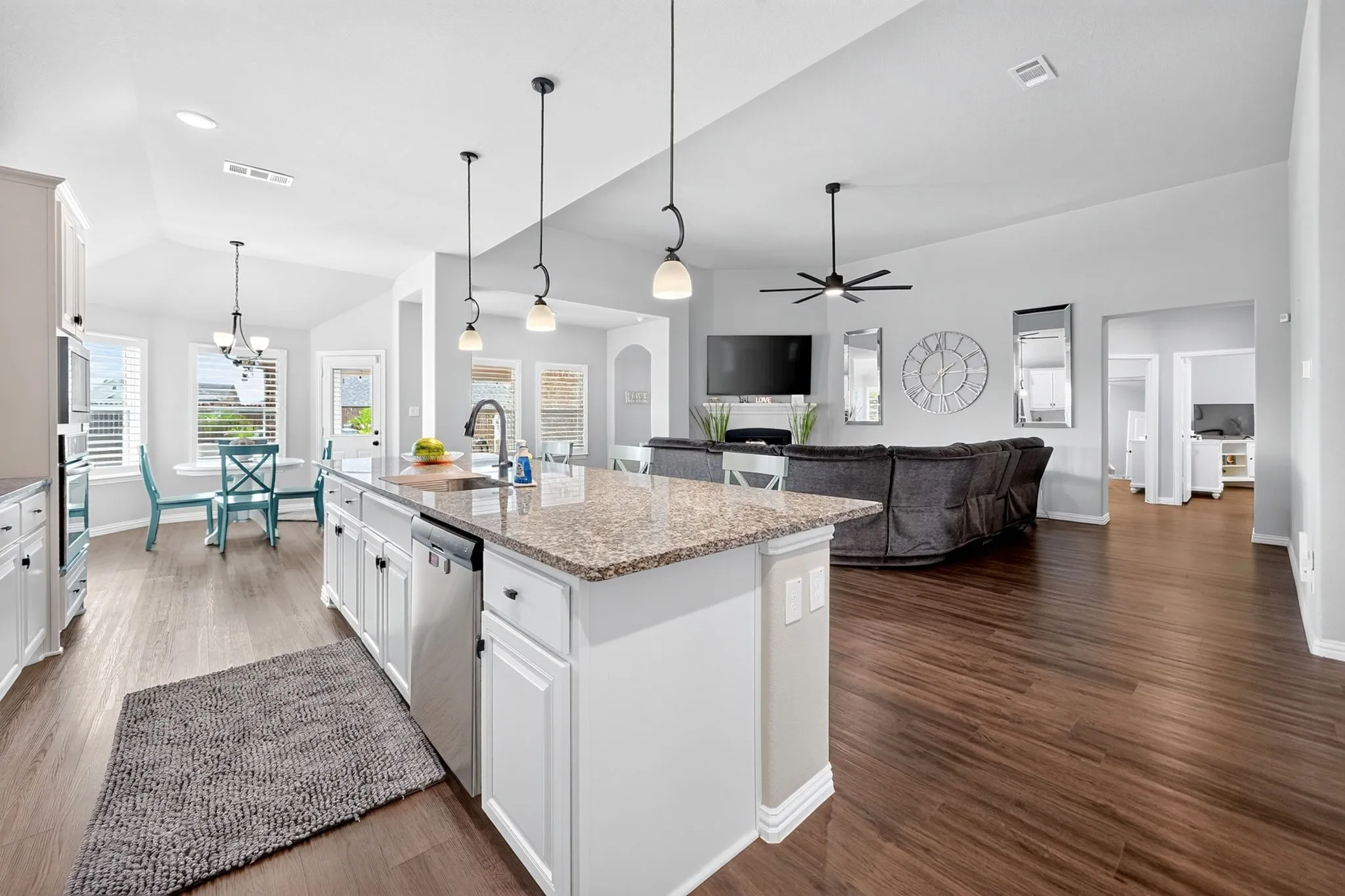 Single Family Residence For Sale in Parker County , 1528 Sidewinder Trail, Weatherford, Texas 76087, 4 Bedroom, 3 Bathroom, 2 Garage spaces, 2,629 Sqft, built in 2021, mls#21397779, Real Estate Agent in Weatherford, Homes For Sale in Parker county, Homes For Sale in Weatherford, Realtor in Weatherford Texas, Real Estate Brokerage Independent Realty Texas, Luminita Cordes Realtor