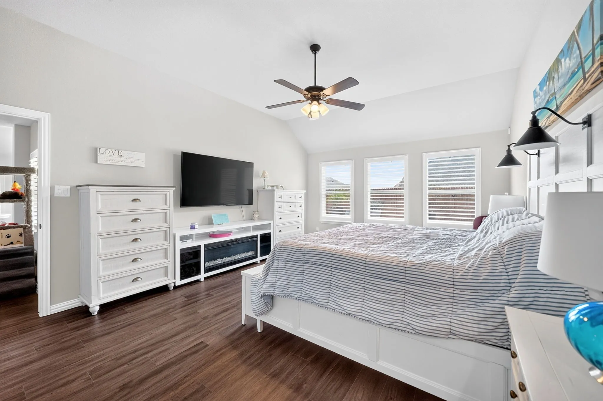Single Family Residence For Sale in Parker County , 1528 Sidewinder Trail, Weatherford, Texas 76087, 4 Bedroom, 3 Bathroom, 2 Garage spaces, 2,629 Sqft, built in 2021, mls#21397779, Real Estate Agent in Weatherford, Homes For Sale in Parker county, Homes For Sale in Weatherford, Realtor in Weatherford Texas, Real Estate Brokerage Independent Realty Texas, Luminita Cordes Realtor
