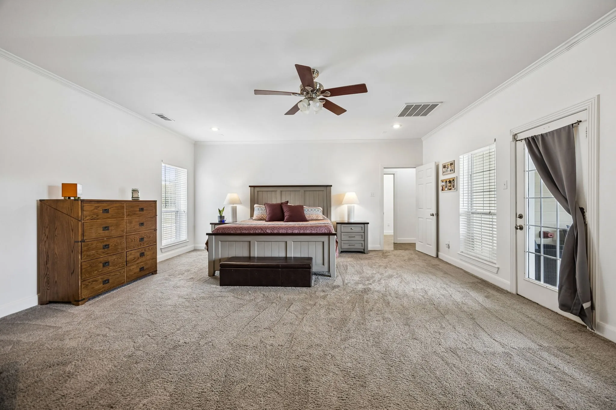 Single Family Residence For Sale in Fannin County , 107 N Westlake Drive, Leonard, Texas 75452, 4 Bedroom, 4 Bathroom, 2 Garage spaces, 3,371 Sqft, built in 2000, mls#21398565, Real Estate Agent in Leonard, Homes For Sale in Fannin county, Homes For Sale in Leonard, Realtor in Leonard Texas, Real Estate Brokerage Independent Realty Texas, Luminita Cordes Realtor