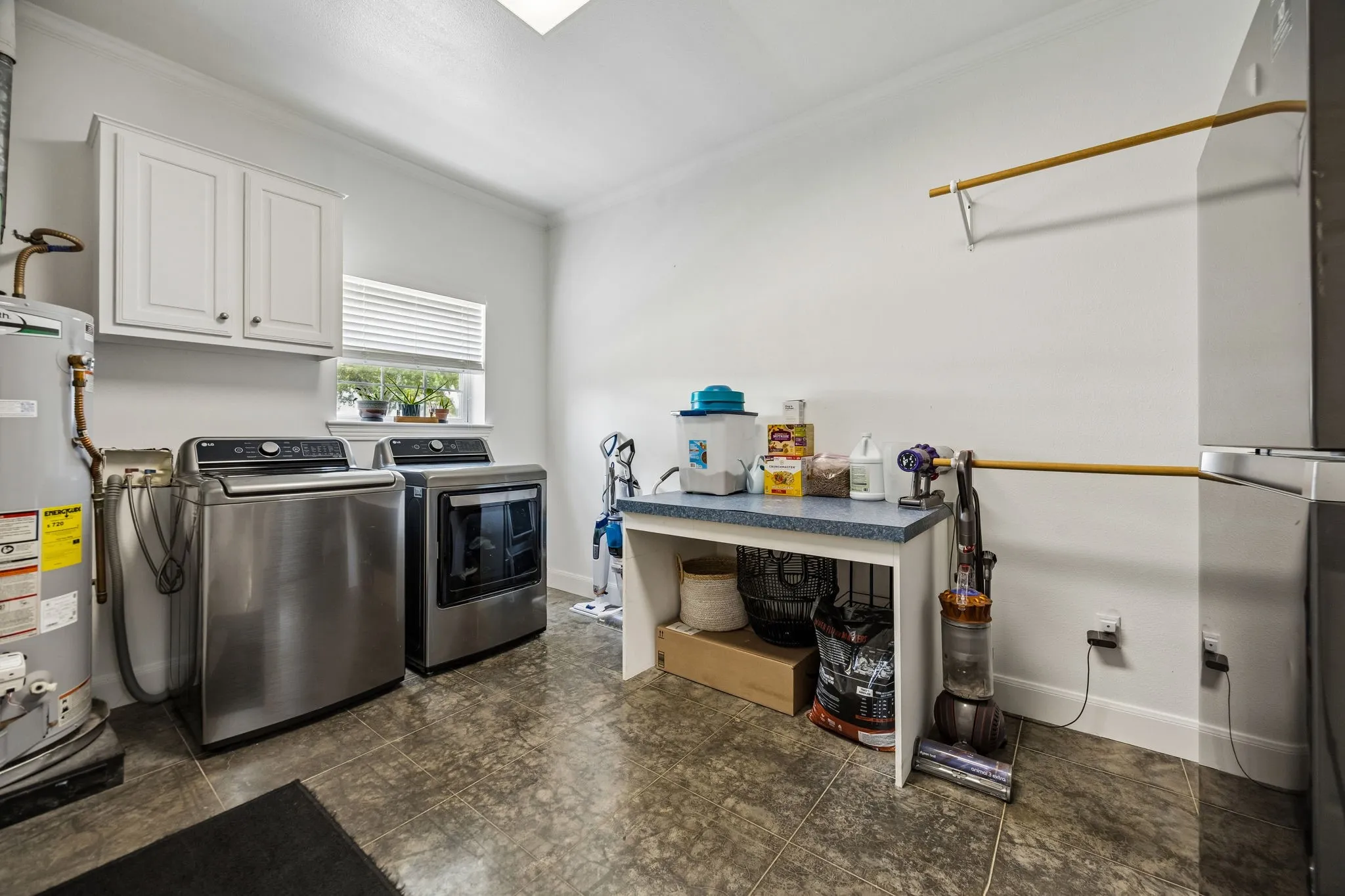 Single Family Residence For Sale in Fannin County , 107 N Westlake Drive, Leonard, Texas 75452, 4 Bedroom, 4 Bathroom, 2 Garage spaces, 3,371 Sqft, built in 2000, mls#21398565, Real Estate Agent in Leonard, Homes For Sale in Fannin county, Homes For Sale in Leonard, Realtor in Leonard Texas, Real Estate Brokerage Independent Realty Texas, Luminita Cordes Realtor
